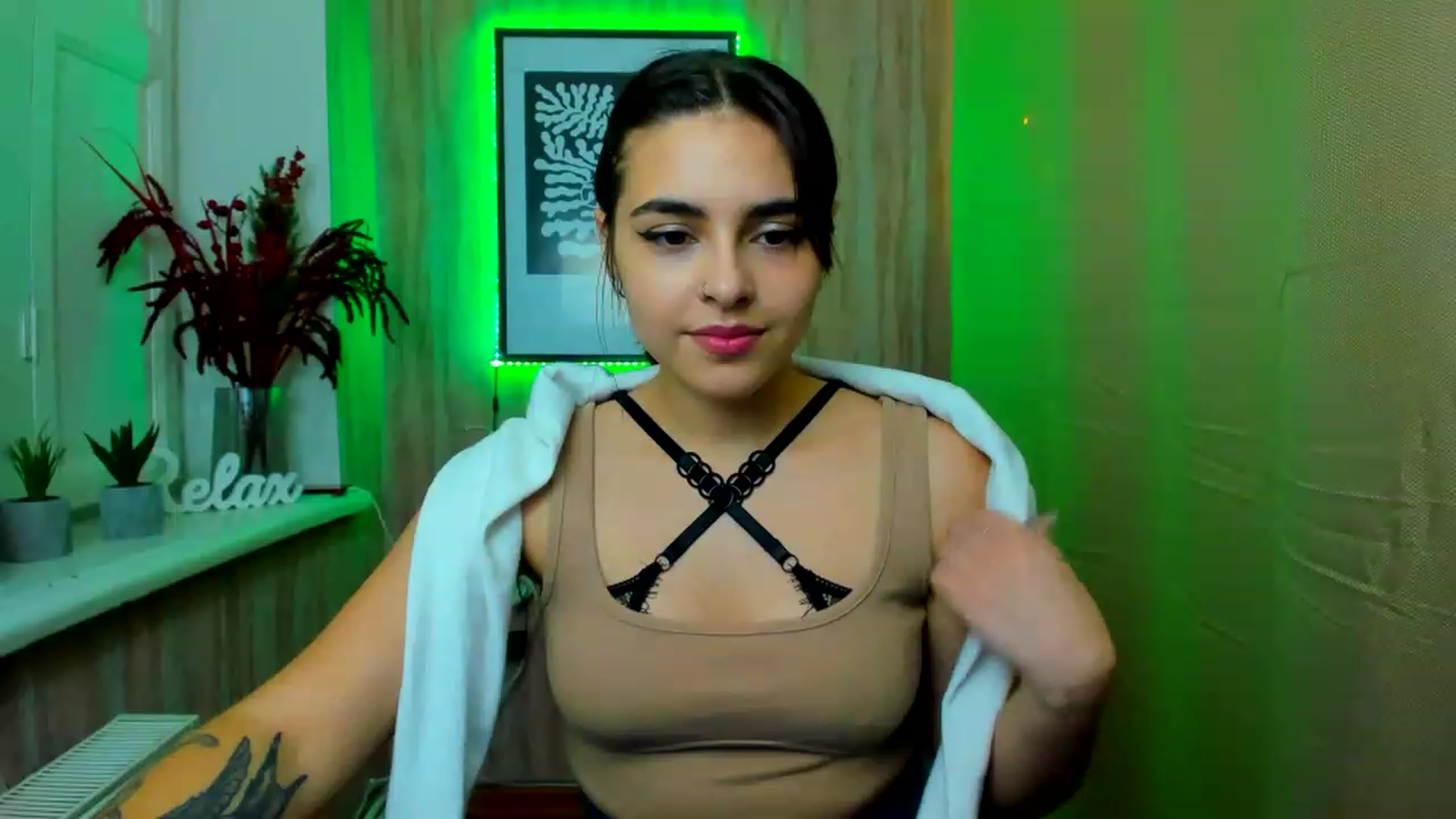 Gallery image thumbnail from MillaGold's myfreecams stream on, 12/27/2022, 15:35 image 6 of 20
