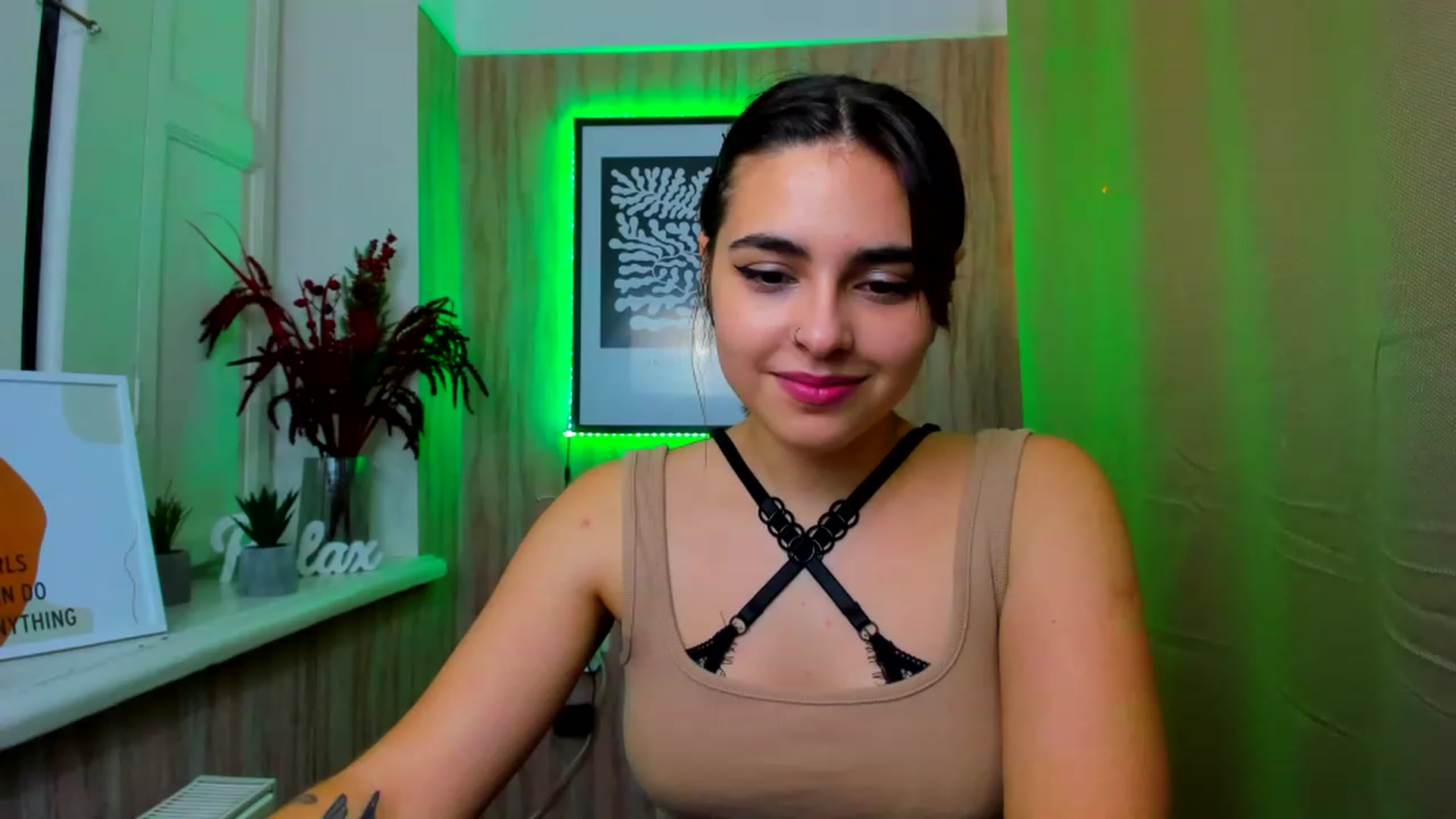 Gallery image thumbnail from MillaGold's myfreecams stream on, 12/27/2022, 17:15 image 2 of 20