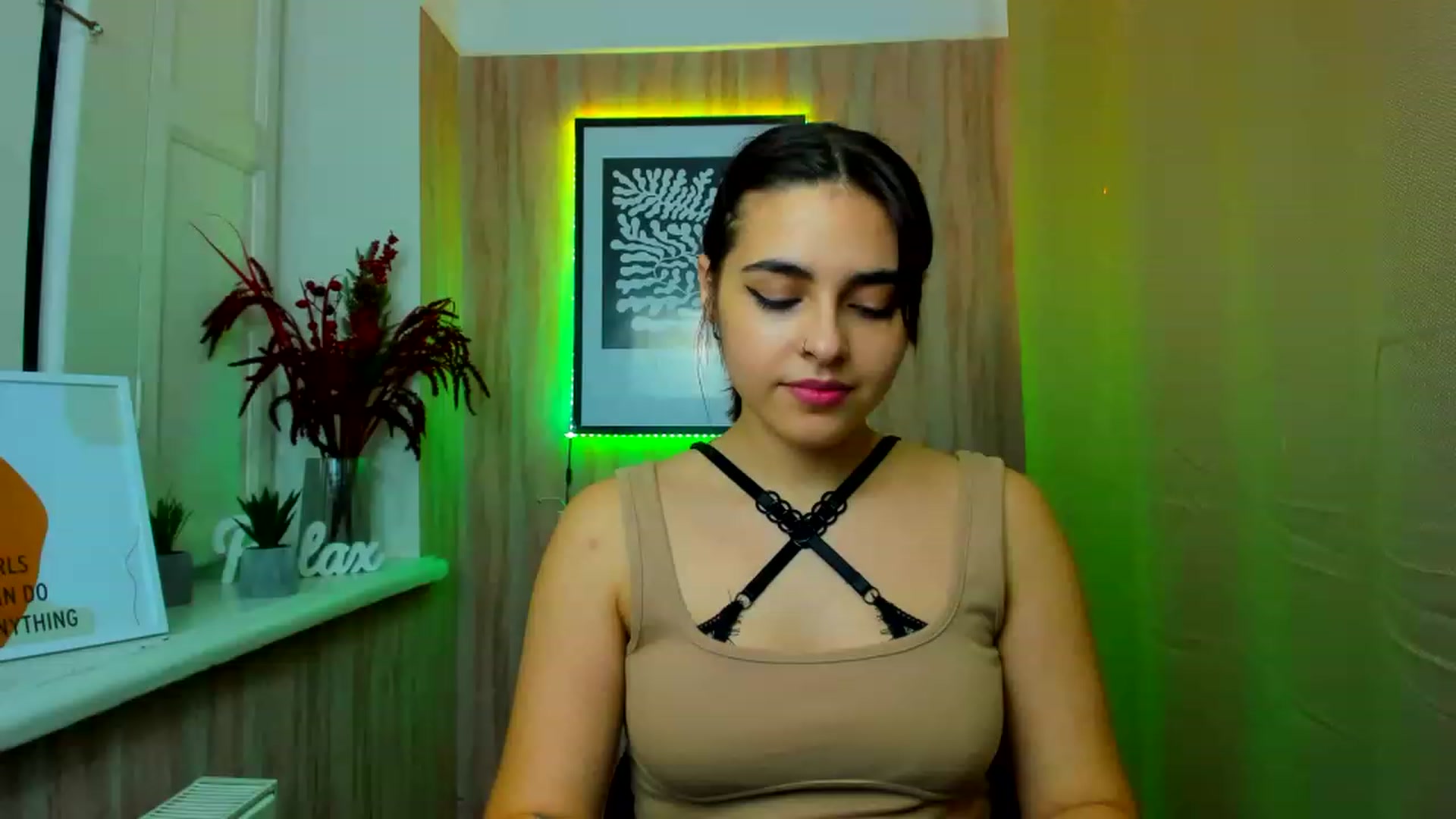 Gallery image thumbnail from MillaGold's myfreecams stream on, 12/27/2022, 17:15 image 8 of 20