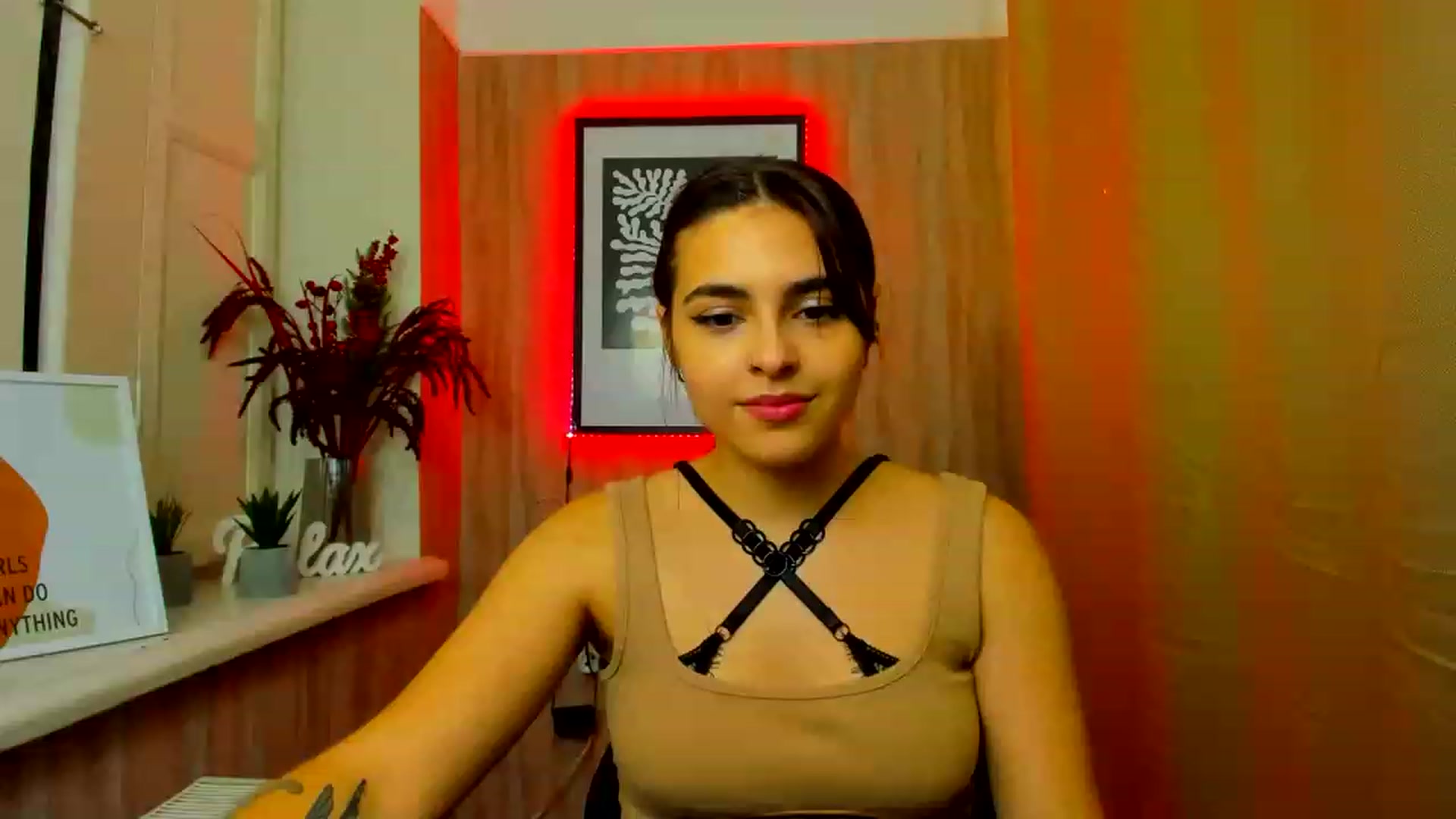 Gallery image thumbnail from MillaGold's myfreecams stream on, 12/27/2022, 17:15 image 14 of 20
