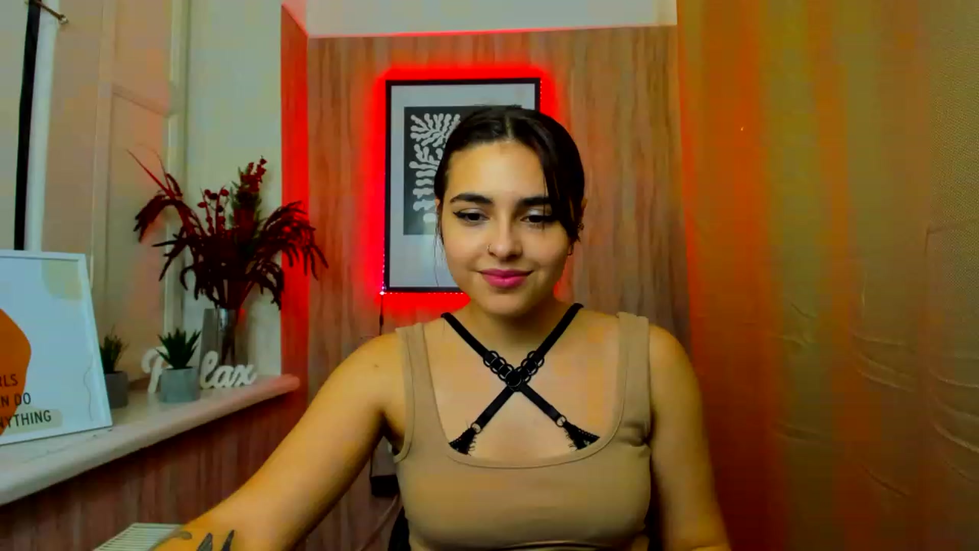 Gallery image thumbnail from MillaGold's myfreecams stream on, 12/27/2022, 17:15 image 11 of 20