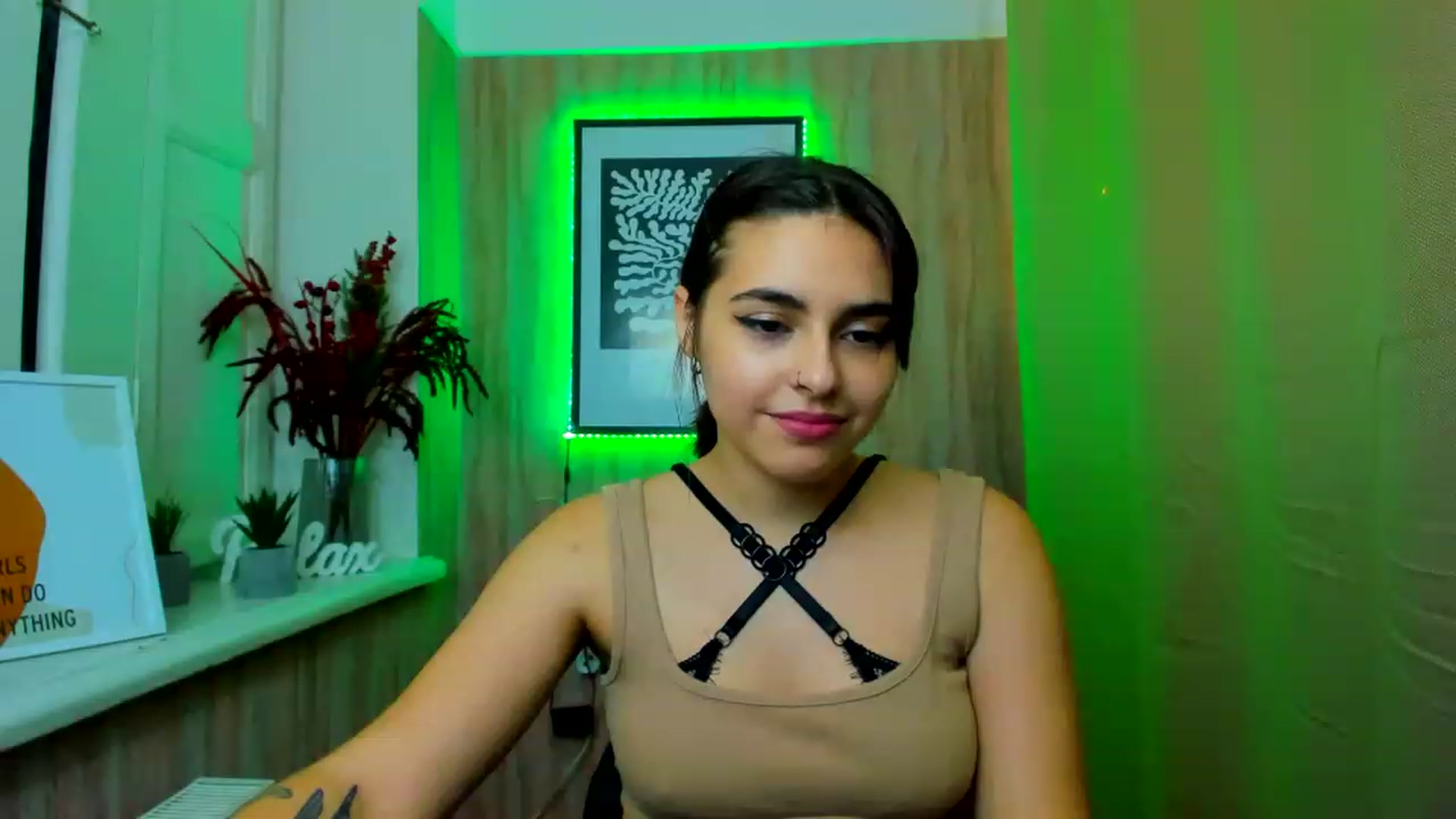 Gallery image thumbnail from MillaGold's myfreecams stream on, 12/27/2022, 17:15 image 15 of 20
