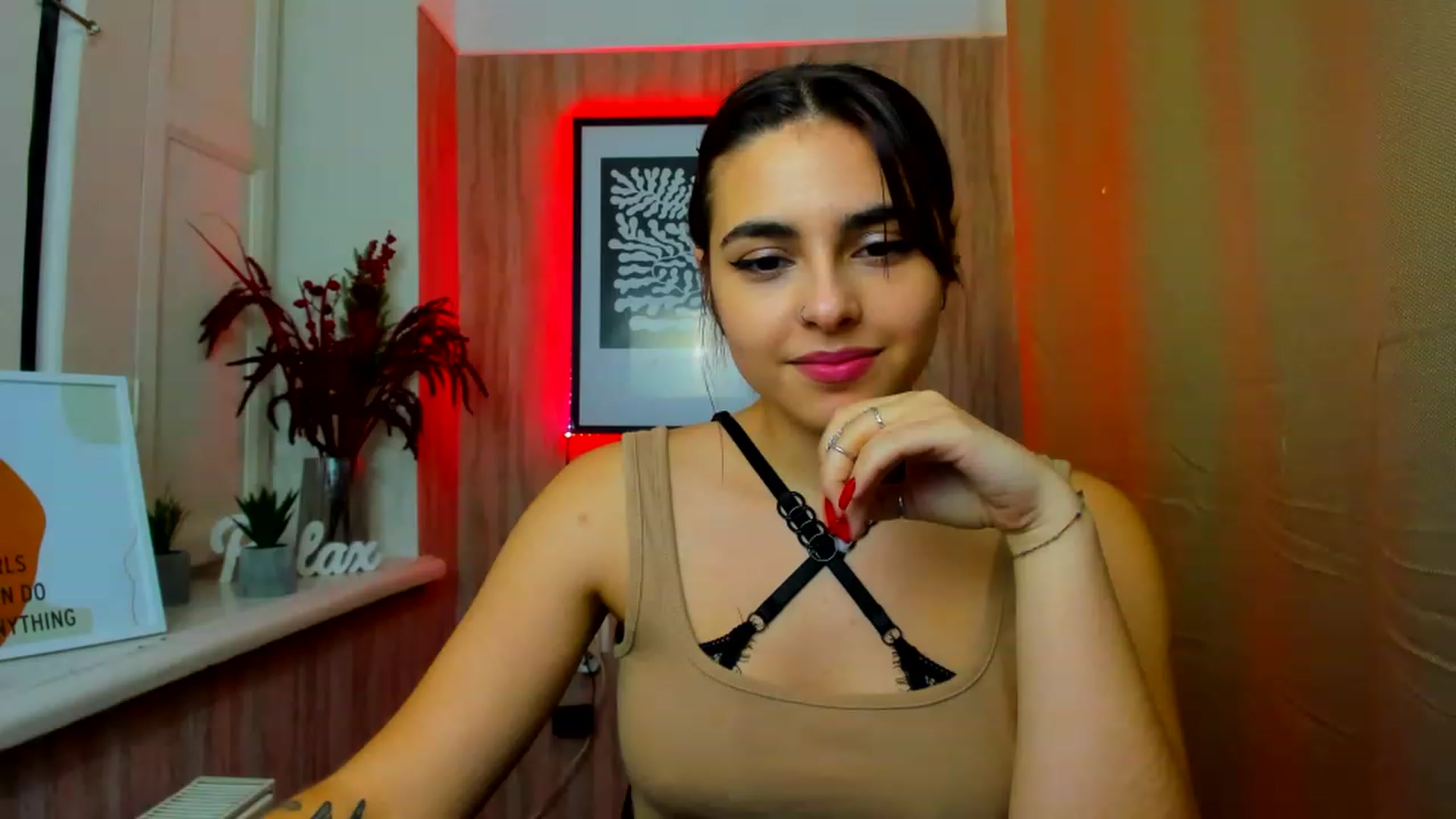 Gallery image thumbnail from MillaGold's myfreecams stream on, 12/27/2022, 17:15 image 1 of 20