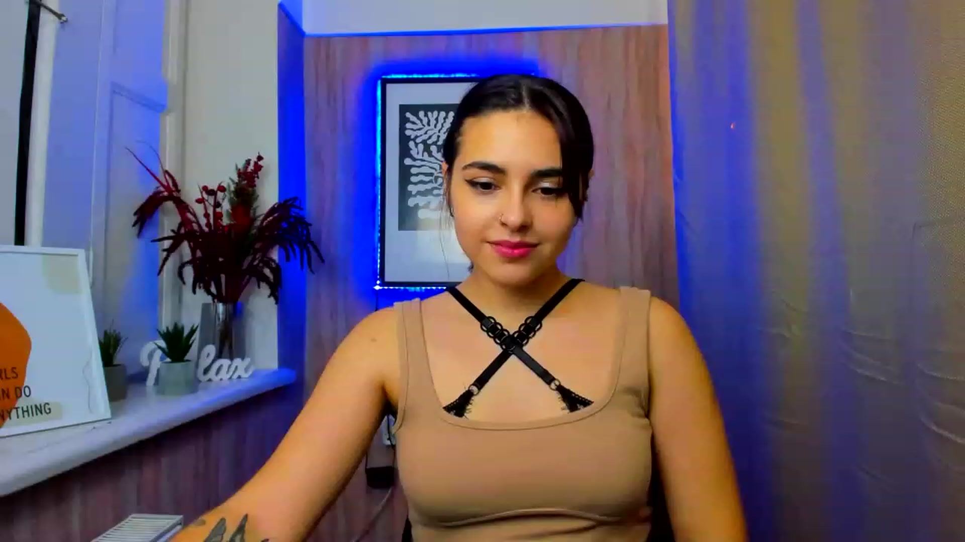 Gallery image thumbnail from MillaGold's myfreecams stream on, 12/27/2022, 17:15 image 3 of 20
