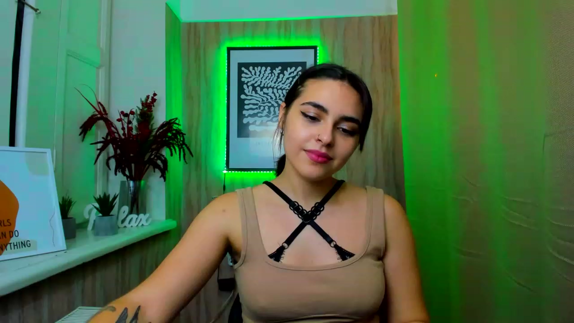 Gallery image thumbnail from MillaGold's myfreecams stream on, 12/27/2022, 17:15 image 12 of 20