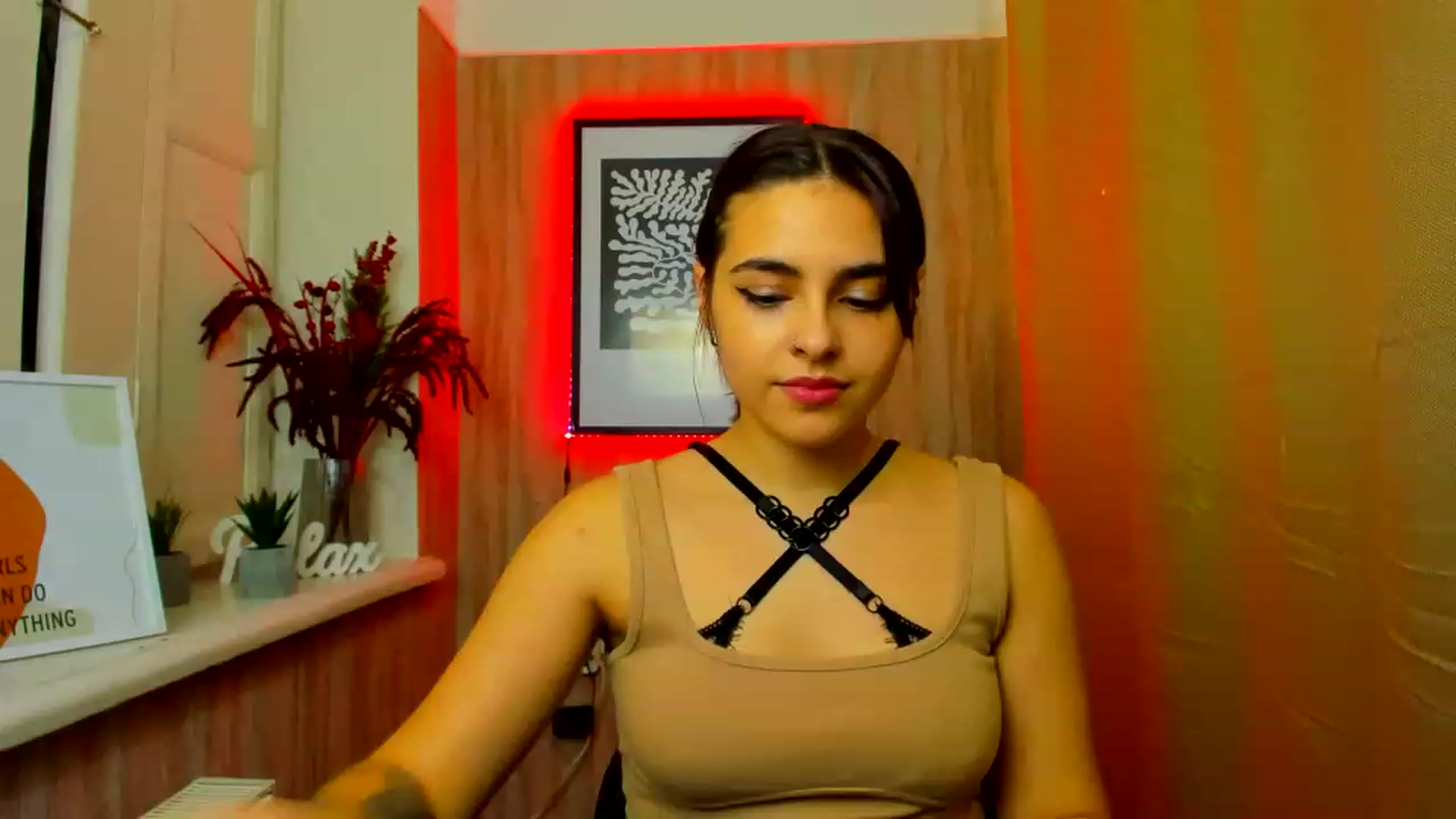 Gallery image thumbnail from MillaGold's myfreecams stream on, 12/27/2022, 17:15 image 7 of 20
