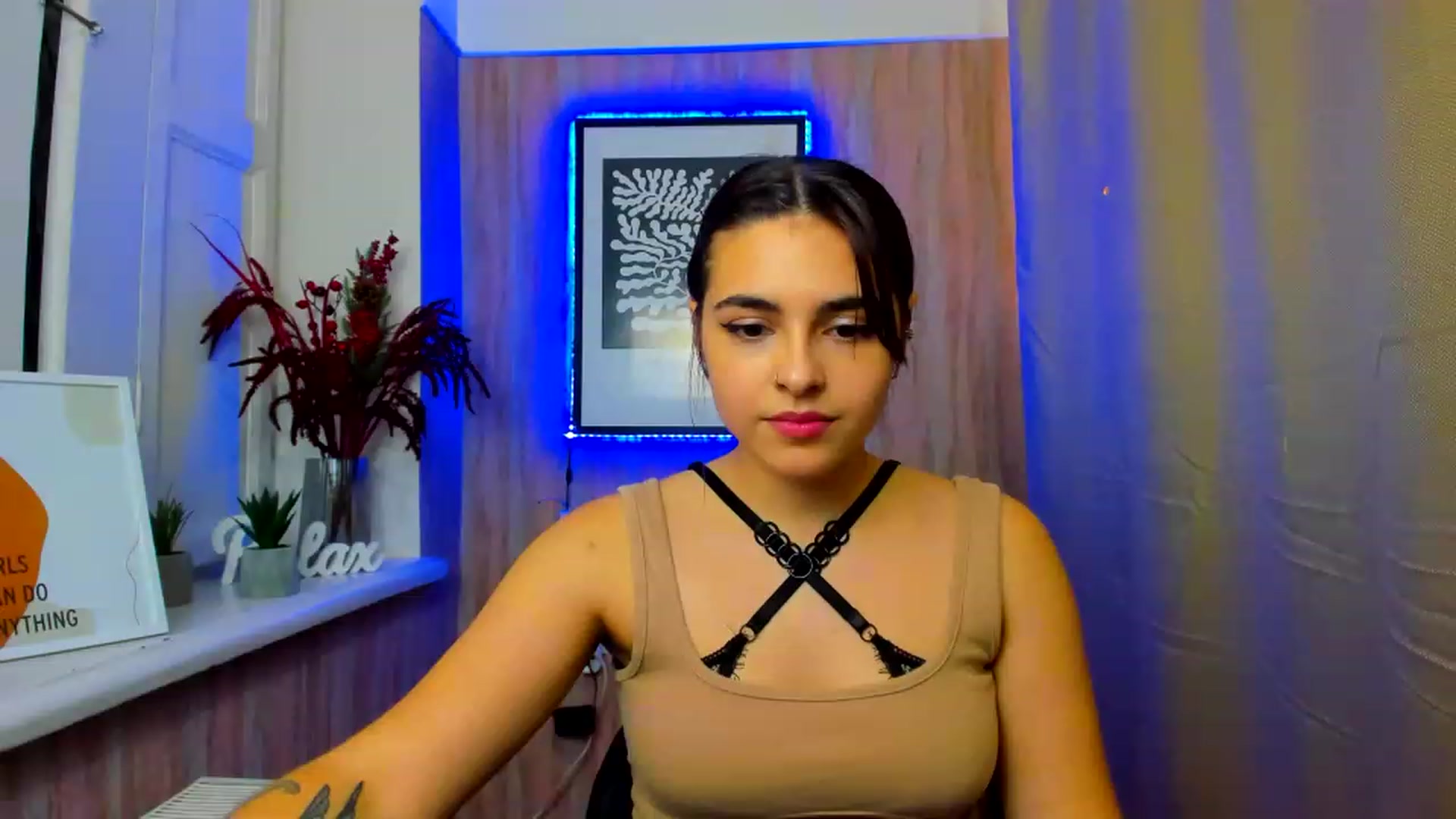 Gallery image thumbnail from MillaGold's myfreecams stream on, 12/27/2022, 17:15 image 17 of 20