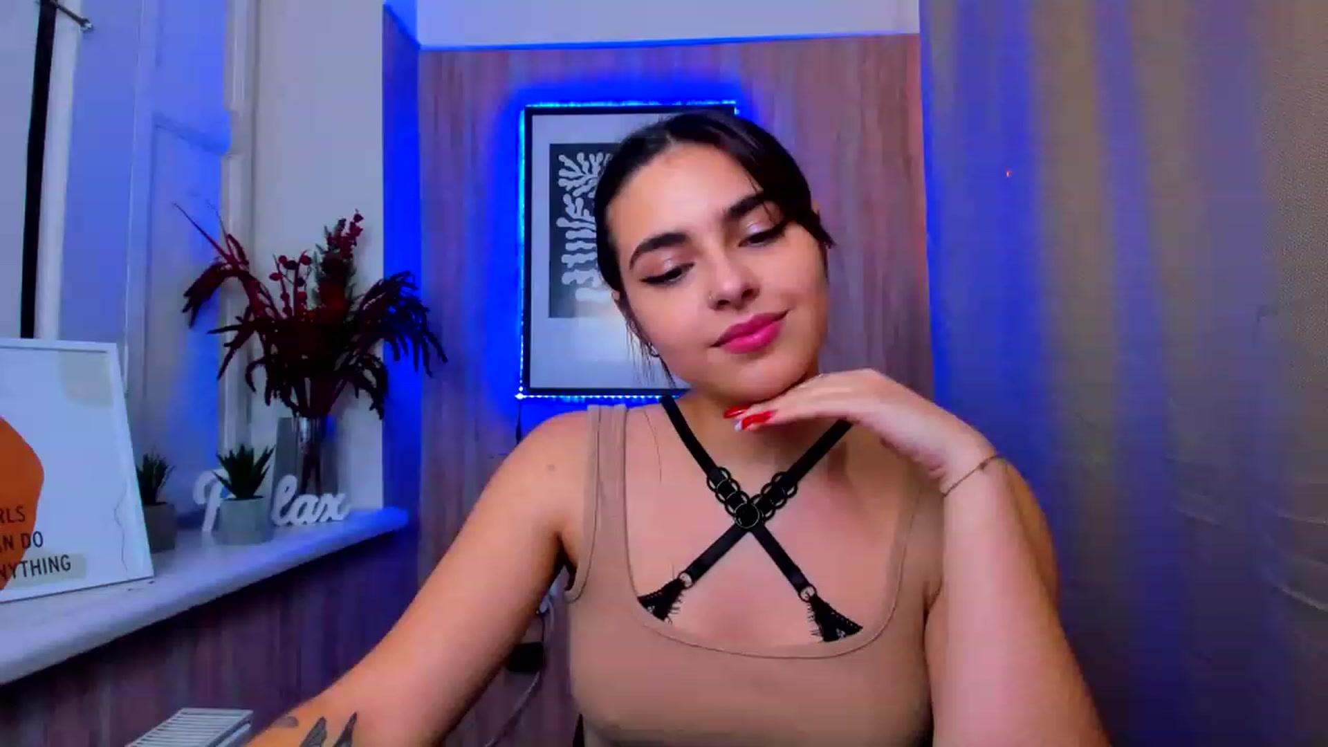 Gallery image thumbnail from MillaGold's myfreecams stream on, 12/27/2022, 17:15 image 6 of 20