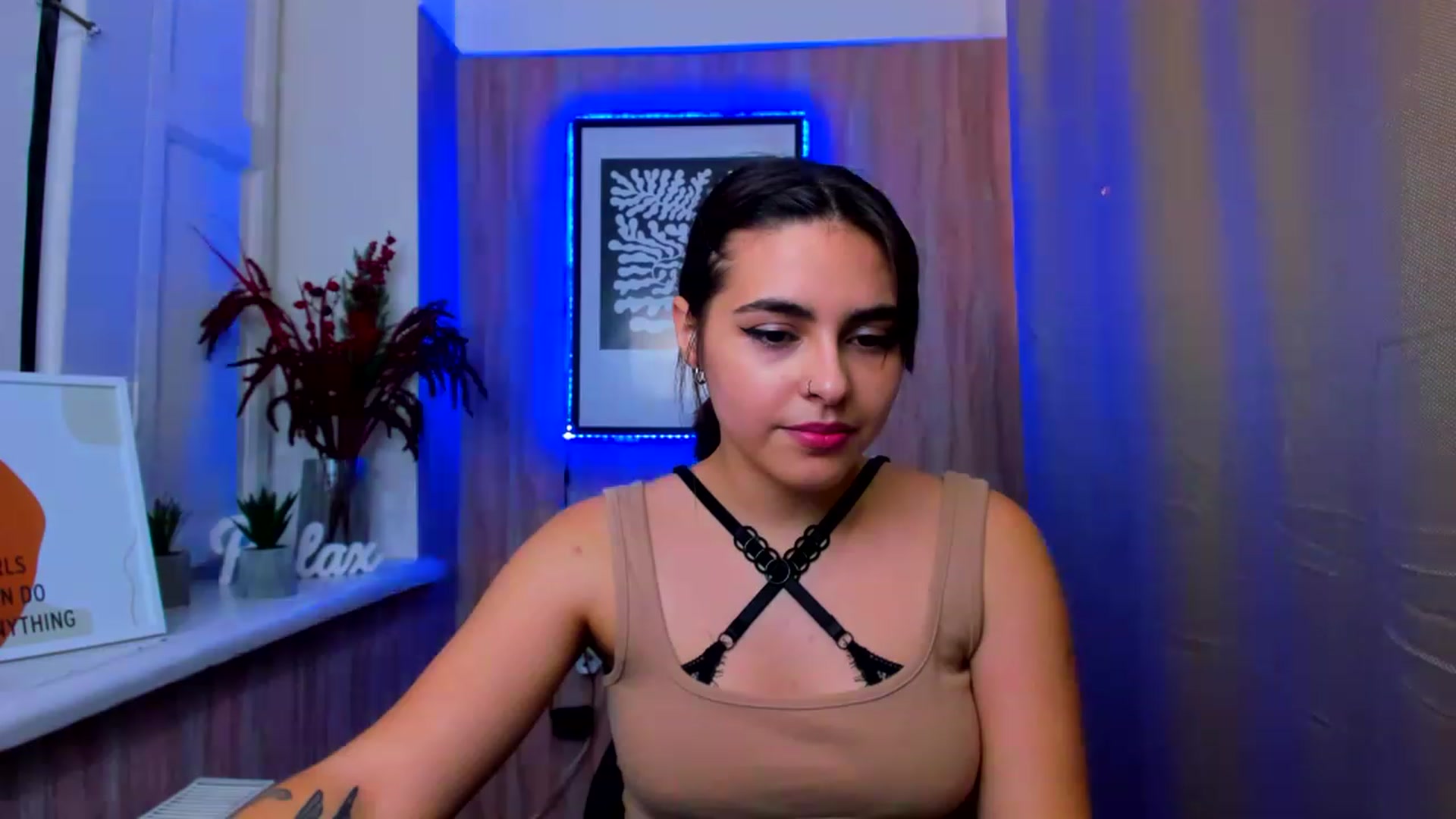 Gallery image thumbnail from MillaGold's myfreecams stream on, 12/27/2022, 17:15 image 16 of 20