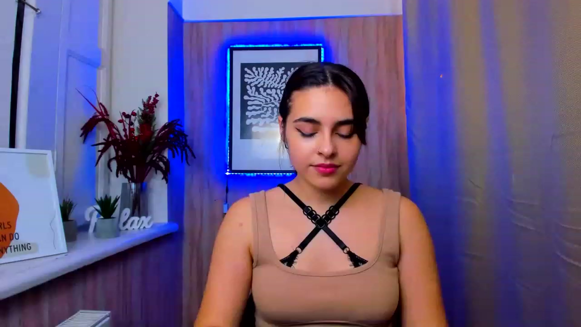 Gallery image thumbnail from MillaGold's myfreecams stream on, 12/27/2022, 17:15 image 13 of 20