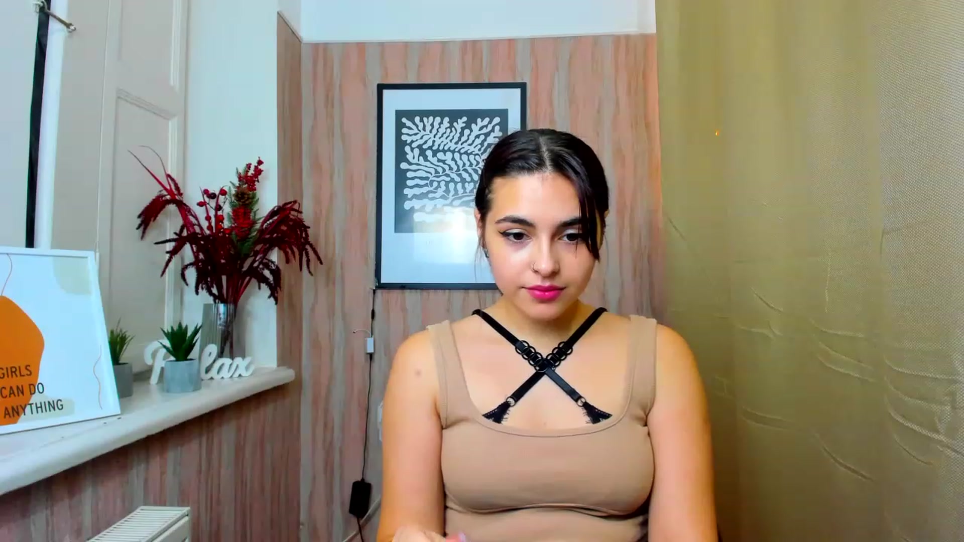 Gallery image thumbnail from MillaGold's myfreecams stream on, 12/27/2022, 18:04 image 7 of 20