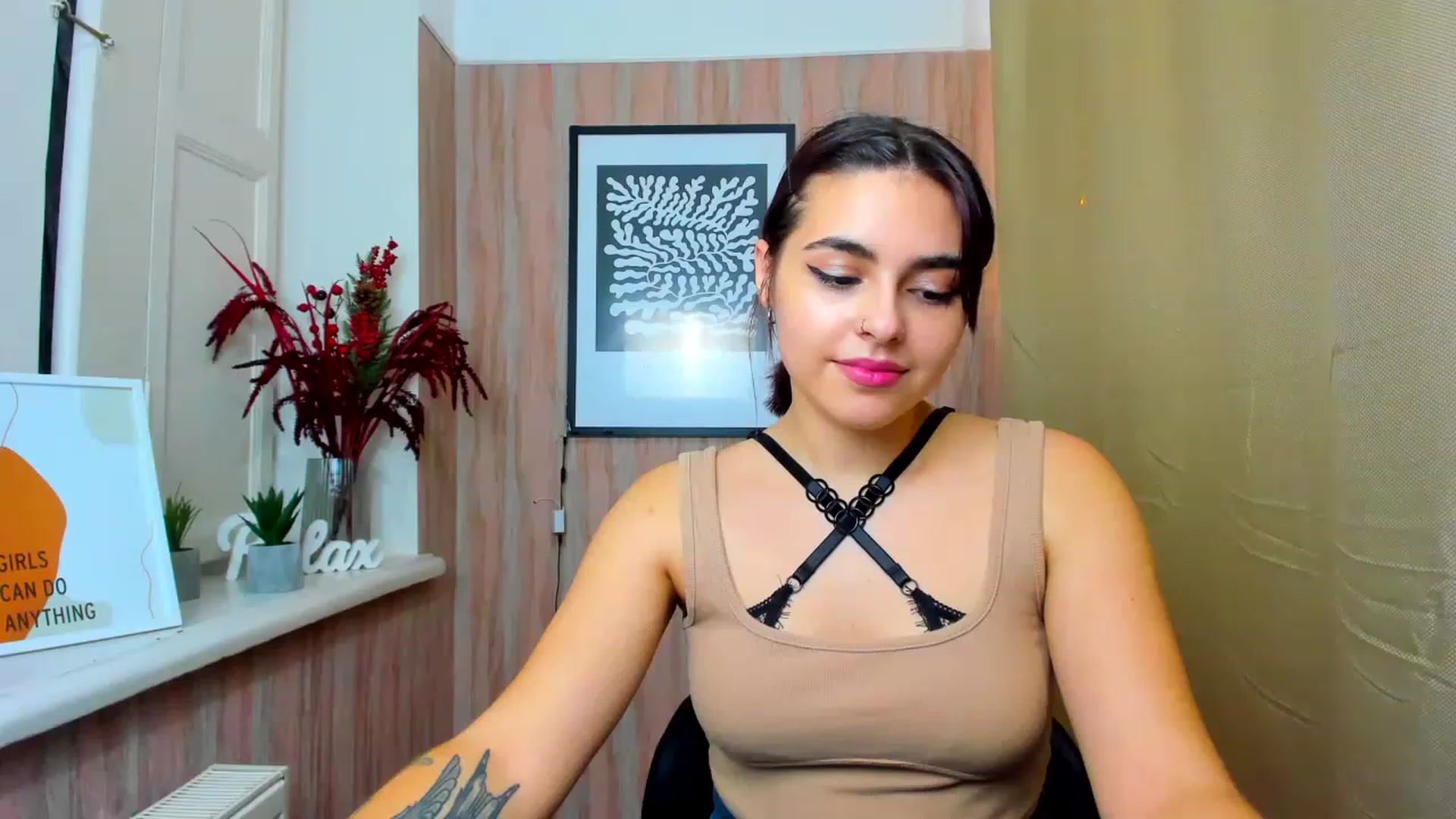 Gallery image thumbnail from MillaGold's myfreecams stream on, 12/27/2022, 18:04 image 11 of 20