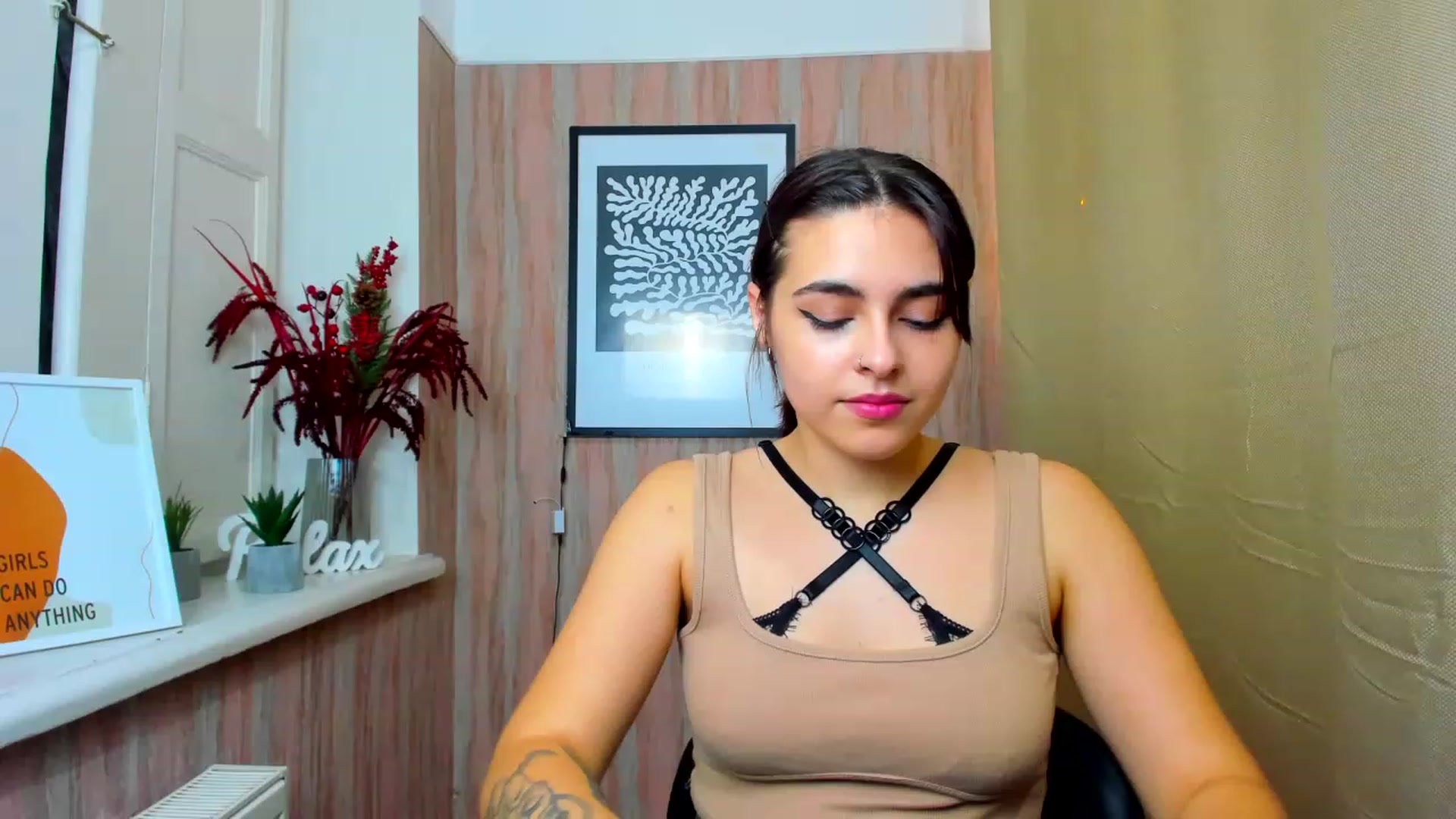Gallery image thumbnail from MillaGold's myfreecams stream on, 12/27/2022, 18:04 image 1 of 20