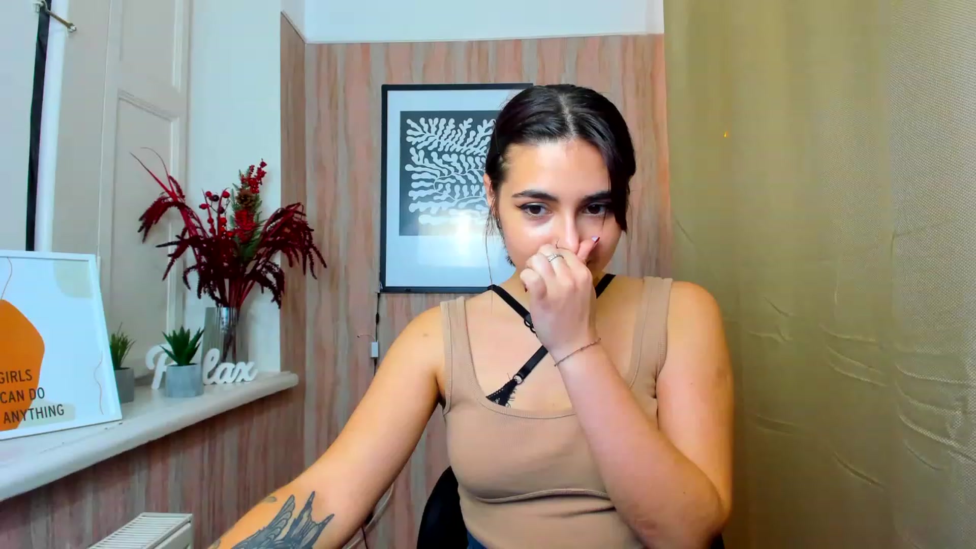 Gallery image thumbnail from MillaGold's myfreecams stream on, 12/27/2022, 18:04 image 10 of 20