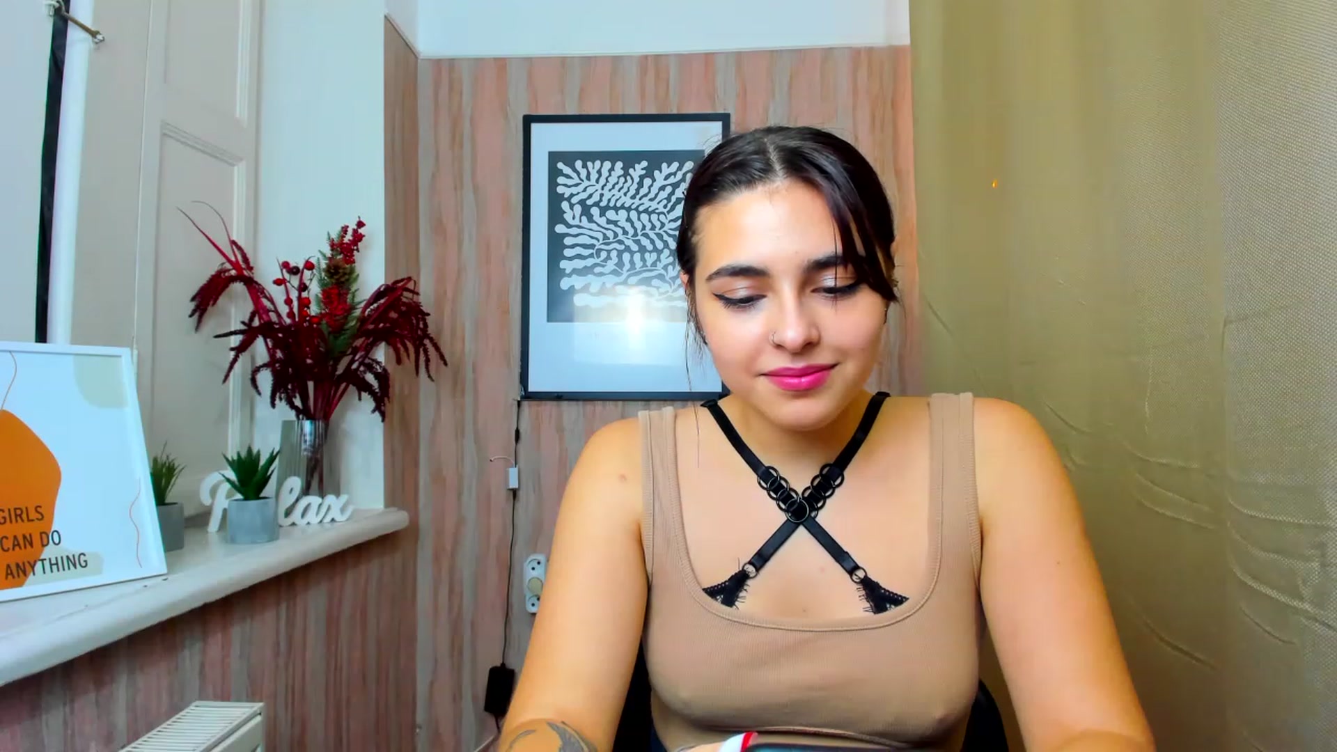 Gallery image thumbnail from MillaGold's myfreecams stream on, 12/27/2022, 18:04 image 15 of 20