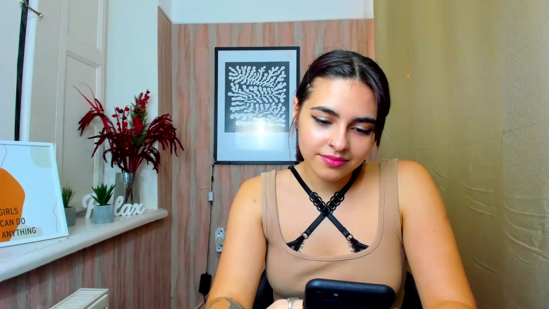 Gallery image thumbnail from MillaGold's myfreecams stream on, 12/27/2022, 18:04 image 16 of 20