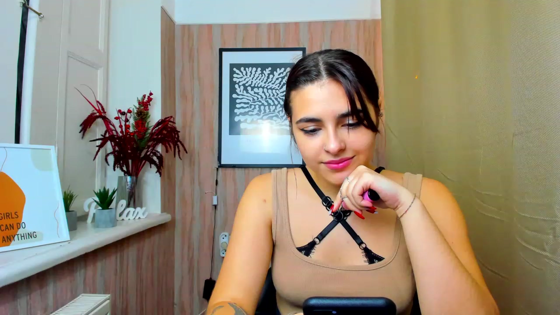Gallery image thumbnail from MillaGold's myfreecams stream on, 12/27/2022, 18:04 image 18 of 20