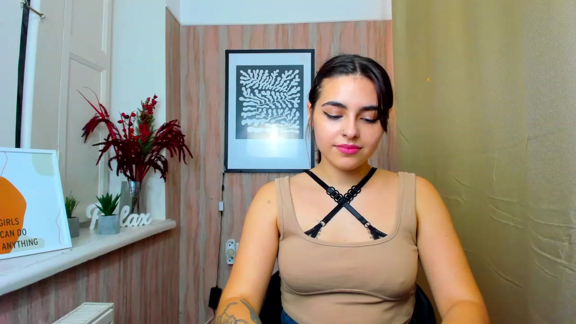 Gallery image thumbnail from MillaGold's myfreecams stream on, 12/27/2022, 18:04 image 19 of 20