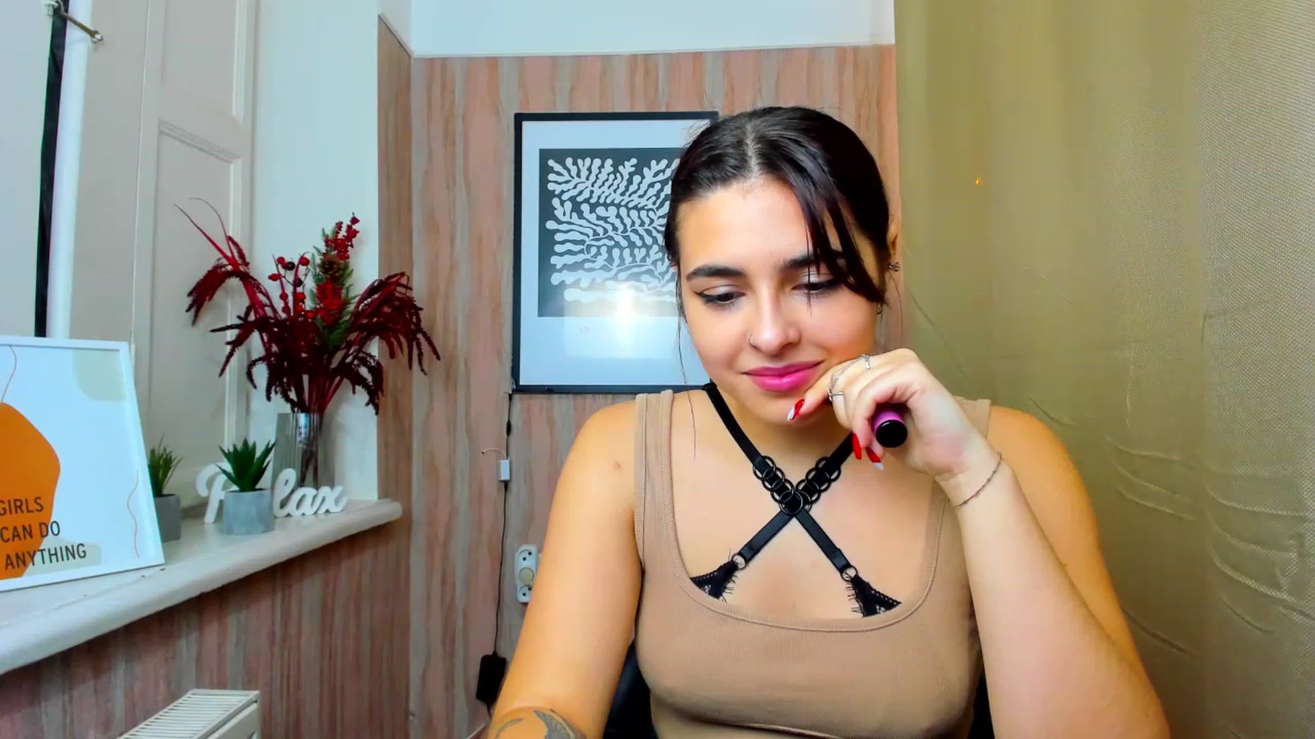 Gallery image thumbnail from MillaGold's myfreecams stream on, 12/27/2022, 18:04 image 17 of 20