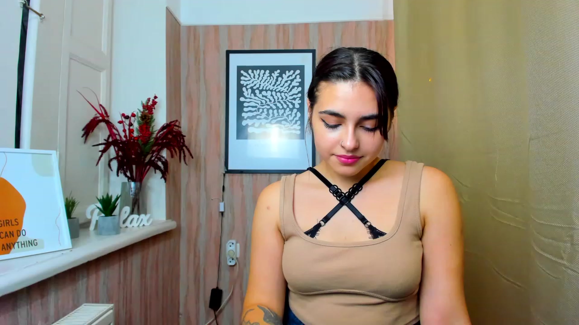 Gallery image thumbnail from MillaGold's myfreecams stream on, 12/27/2022, 18:04 image 9 of 20
