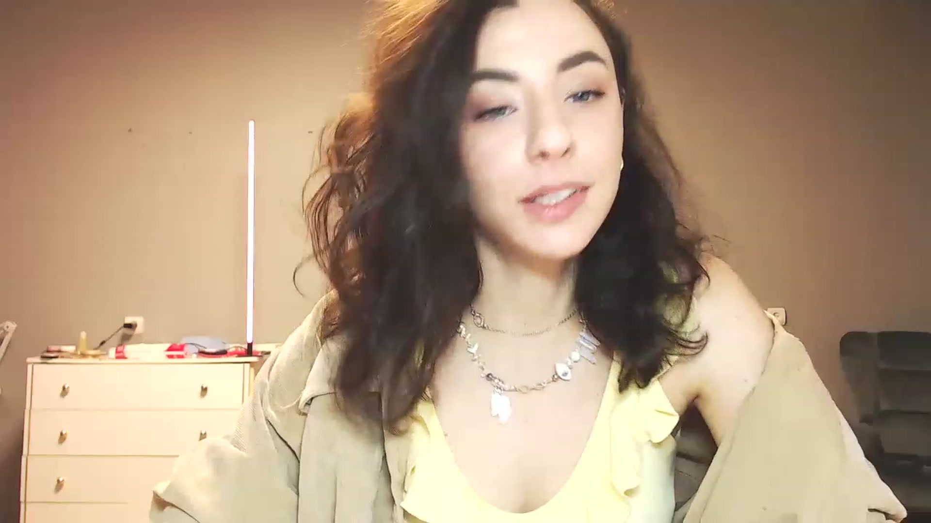 Gallery image thumbnail from Millla_Mi's myfreecams stream on, 12/18/2022, 23:42 image 5 of 20