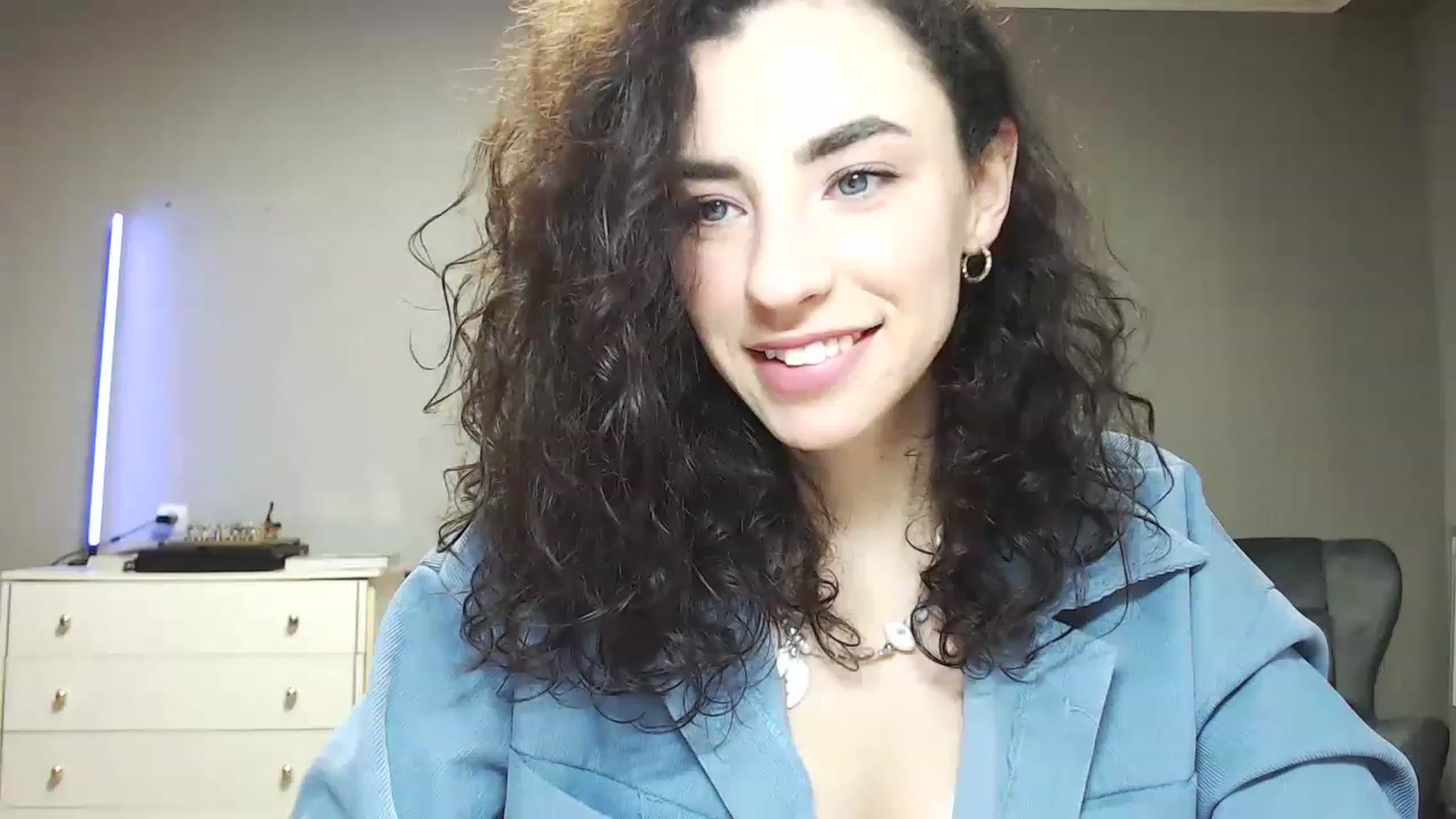 Gallery image thumbnail from Millla_Mi's myfreecams stream on, 01/19/2023, 21:26 image 3 of 20