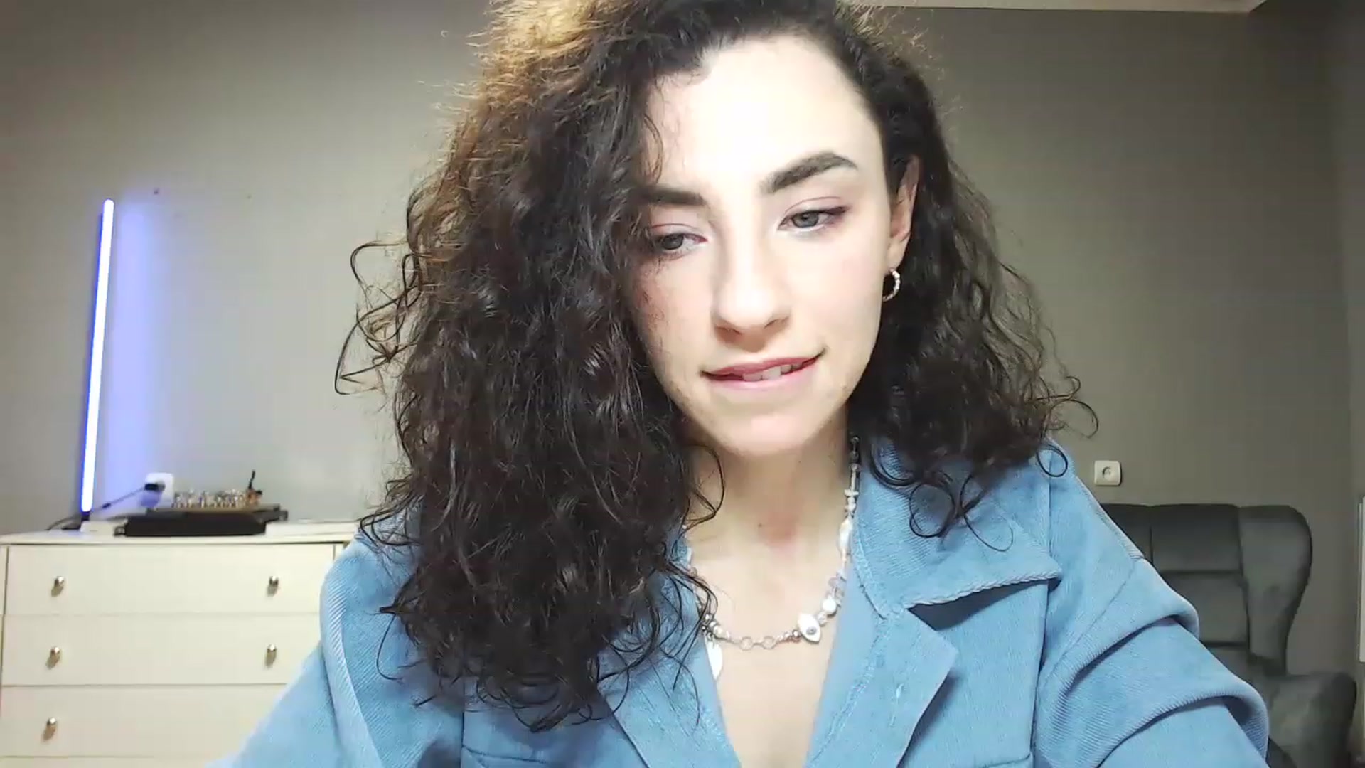 Gallery image thumbnail from Millla_Mi's myfreecams stream on, 01/19/2023, 21:26 image 15 of 20