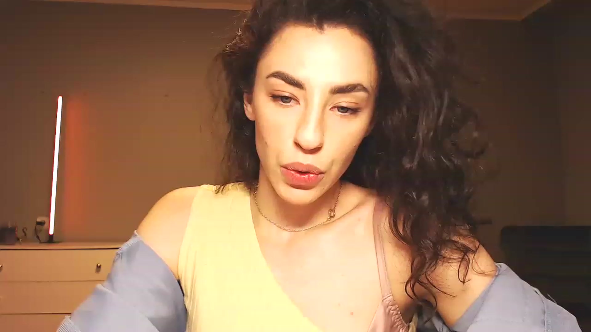 Gallery image thumbnail from Millla_Mi's myfreecams stream on, 03/26/2023, 19:09 image 13 of 20