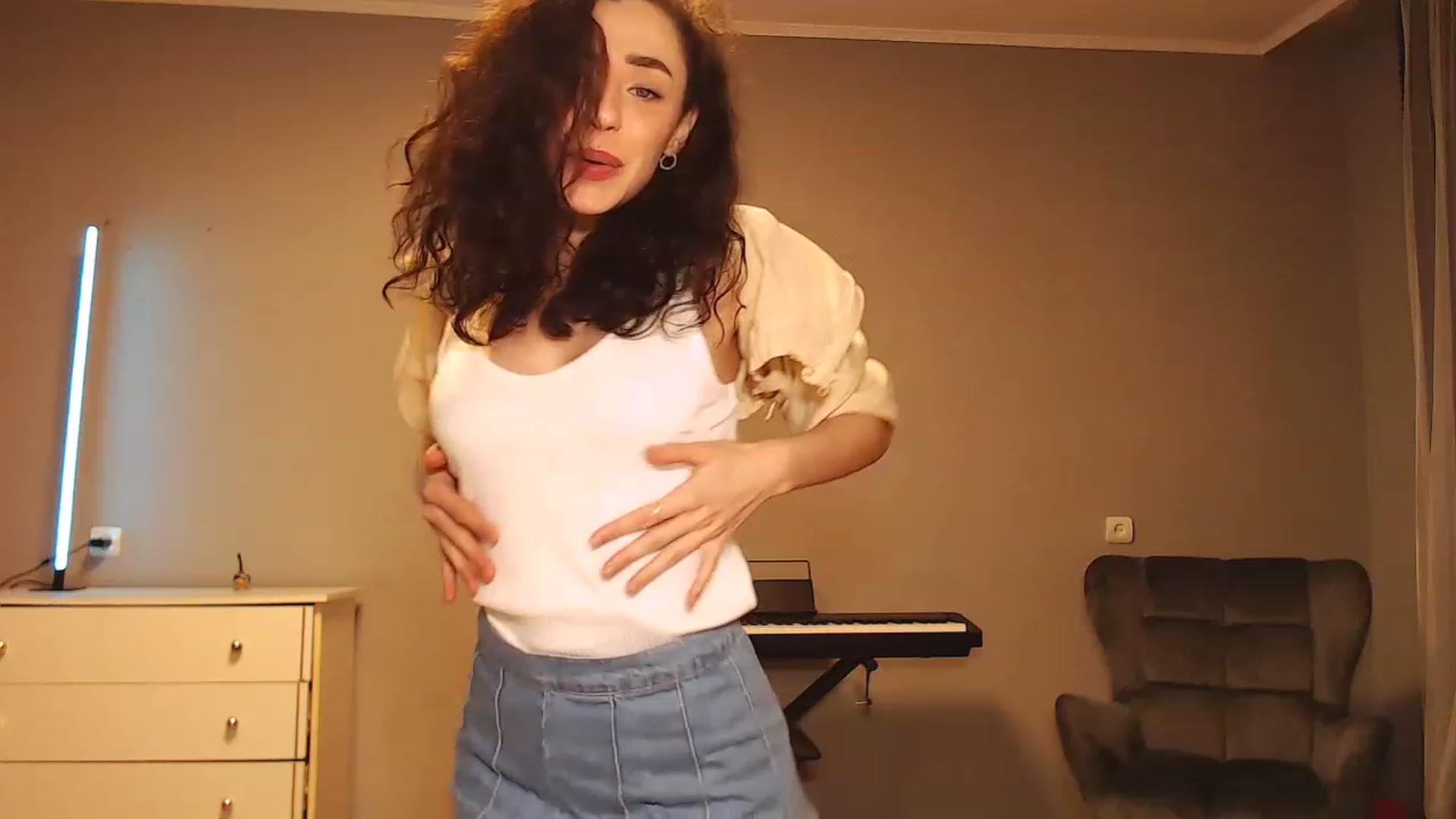 Gallery image thumbnail from Millla_Mi's myfreecams stream on, 04/17/2023, 20:18 image 6 of 20