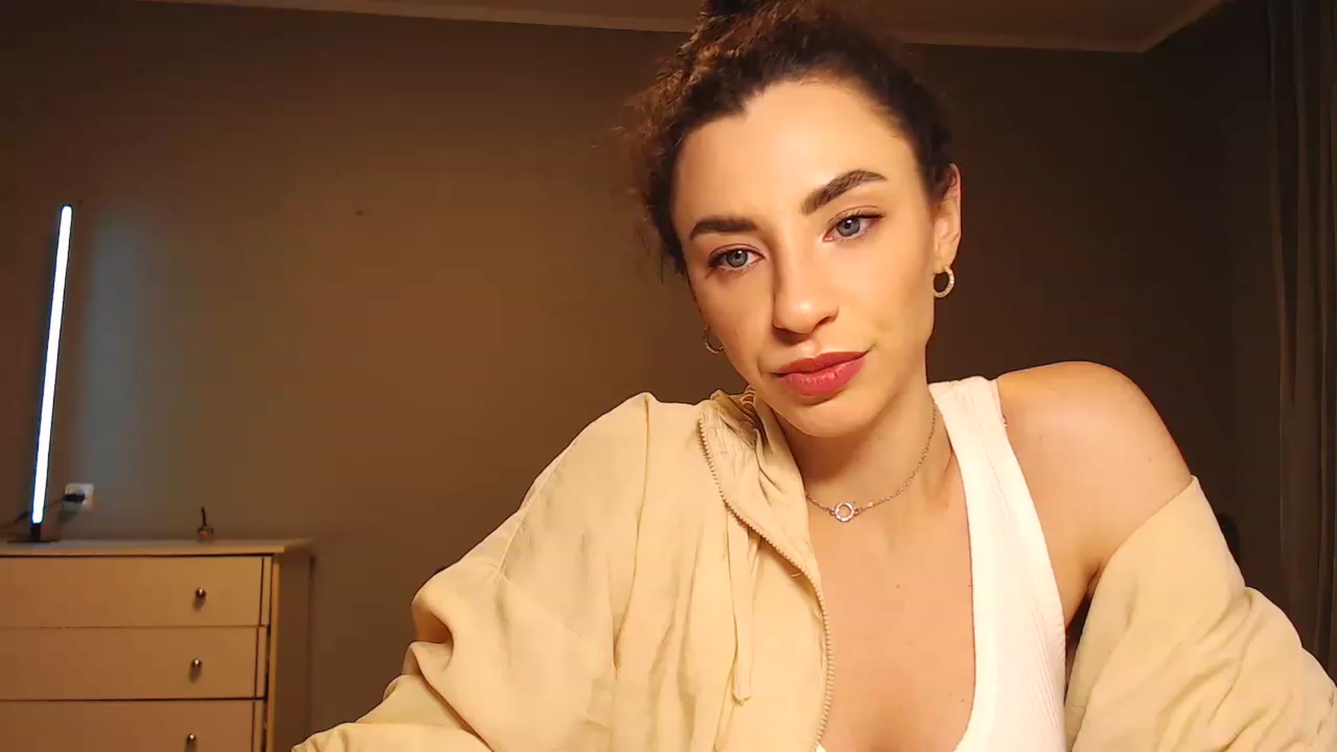 Gallery image thumbnail from Millla_Mi's myfreecams stream on, 04/17/2023, 20:18 image 1 of 20