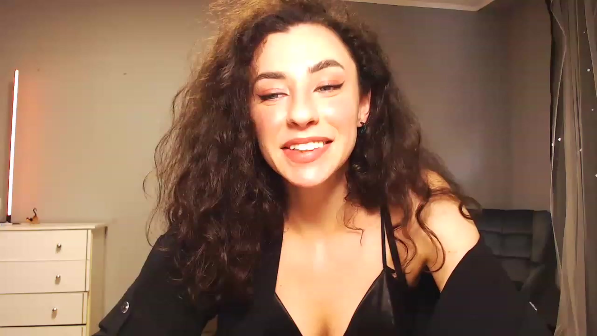 Gallery image thumbnail from Millla_Mi's myfreecams stream on, 05/28/2023, 14:42 image 17 of 20