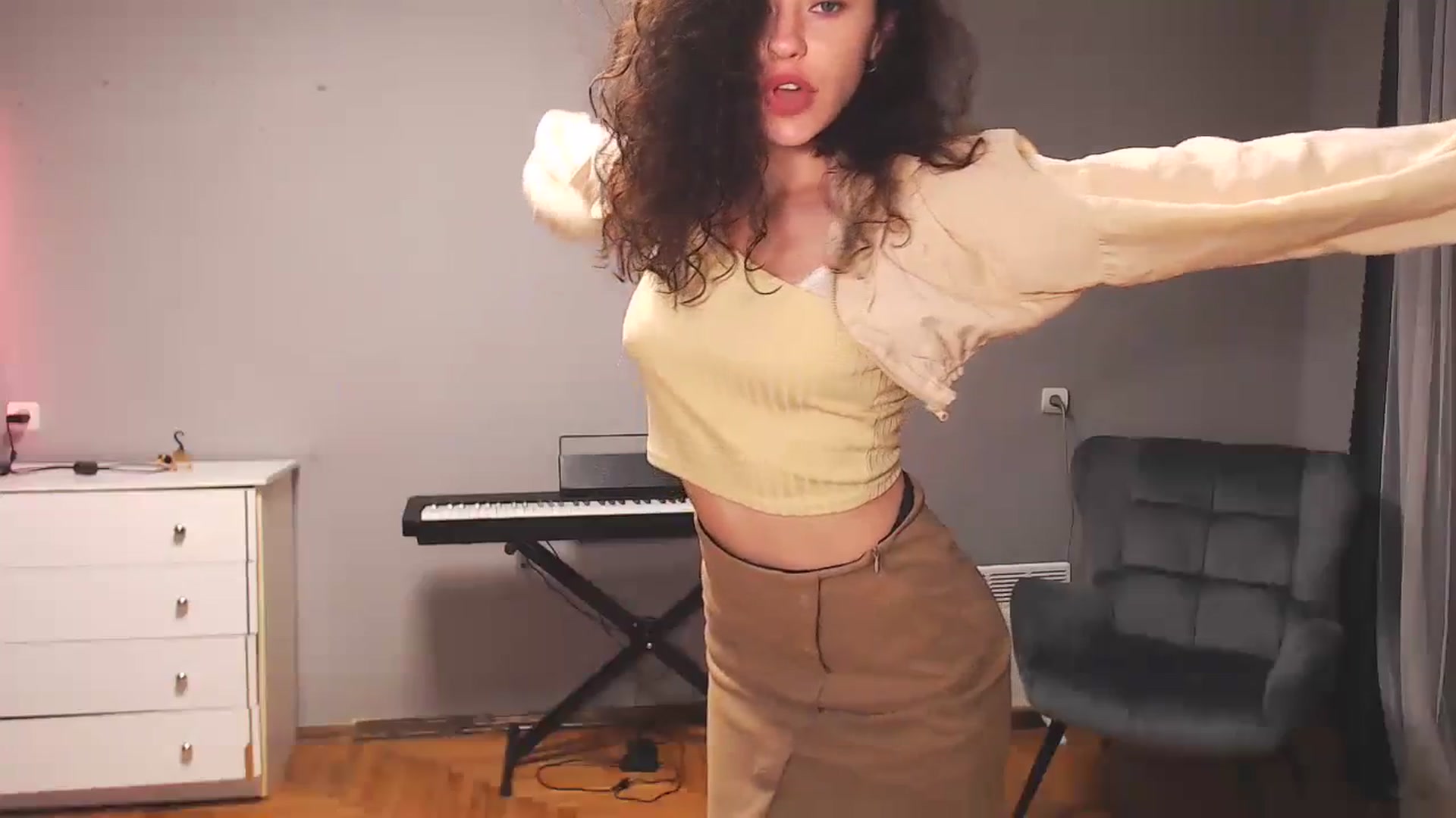 Gallery image thumbnail from Millla_Mi's myfreecams stream on, 09/24/2023, 19:43 image 18 of 20