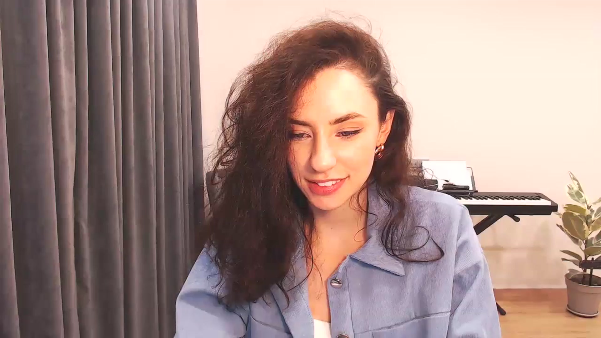 Gallery image thumbnail from Millla_Mi's myfreecams stream on, 01/10/2024, 23:06 image 19 of 20