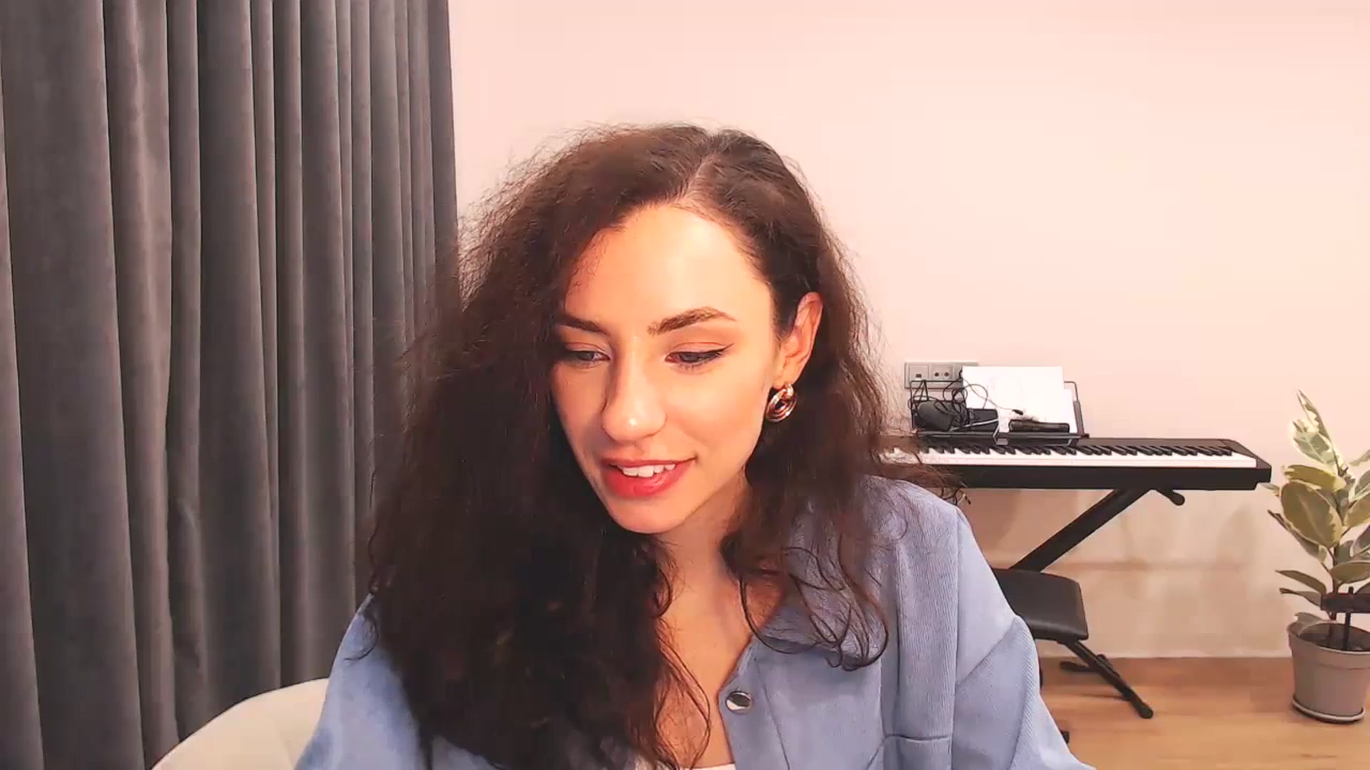 Gallery image thumbnail from Millla_Mi's myfreecams stream on, 01/10/2024, 23:06 image 8 of 20