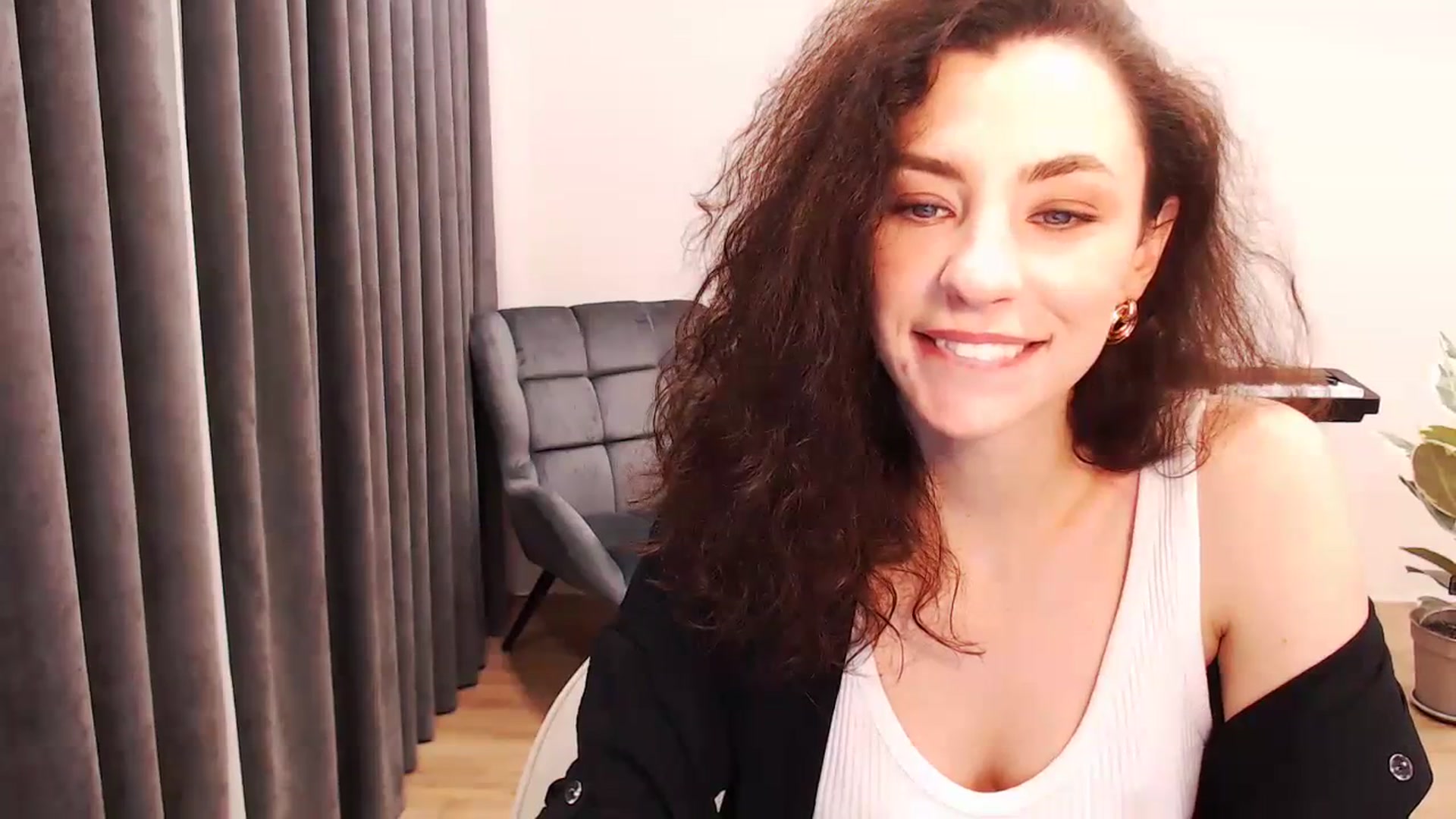 Gallery image thumbnail from Millla_Mi's myfreecams stream on, 01/27/2024, 21:51 image 7 of 20