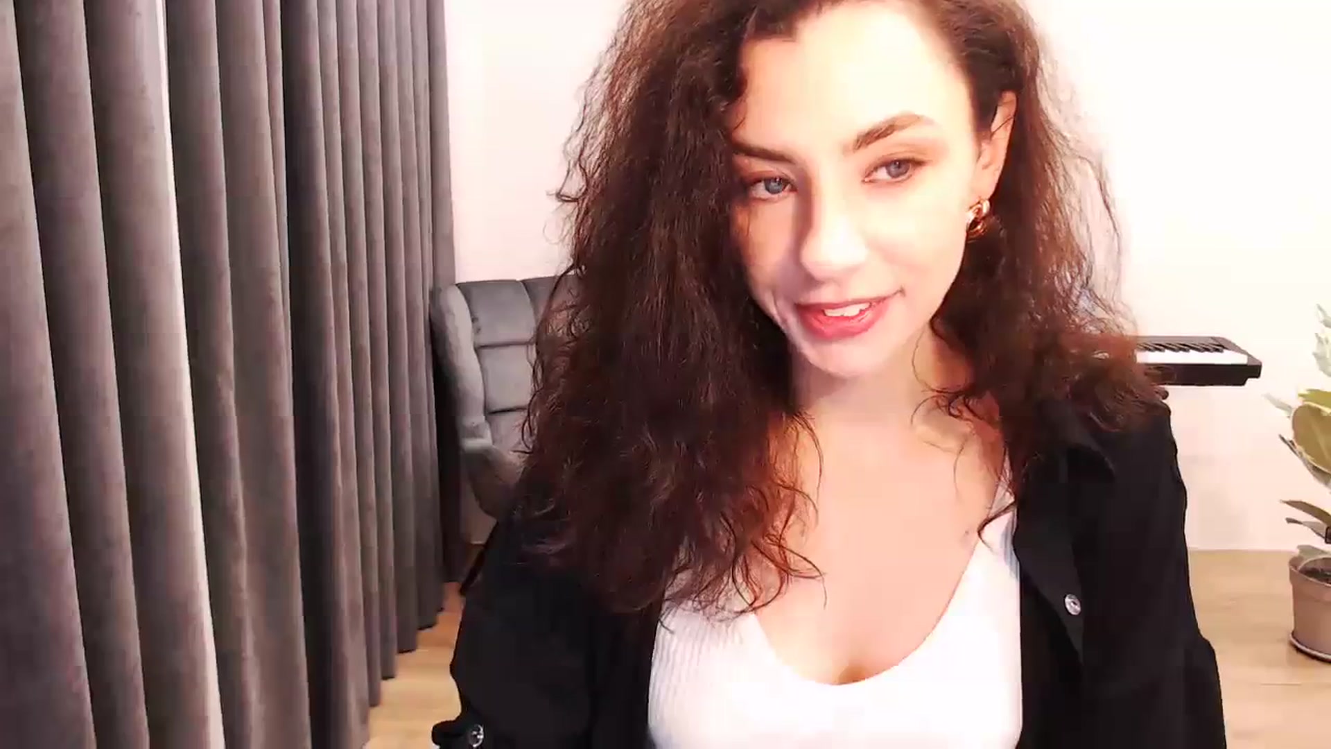 Gallery image thumbnail from Millla_Mi's myfreecams stream on, 01/27/2024, 21:51 image 5 of 20