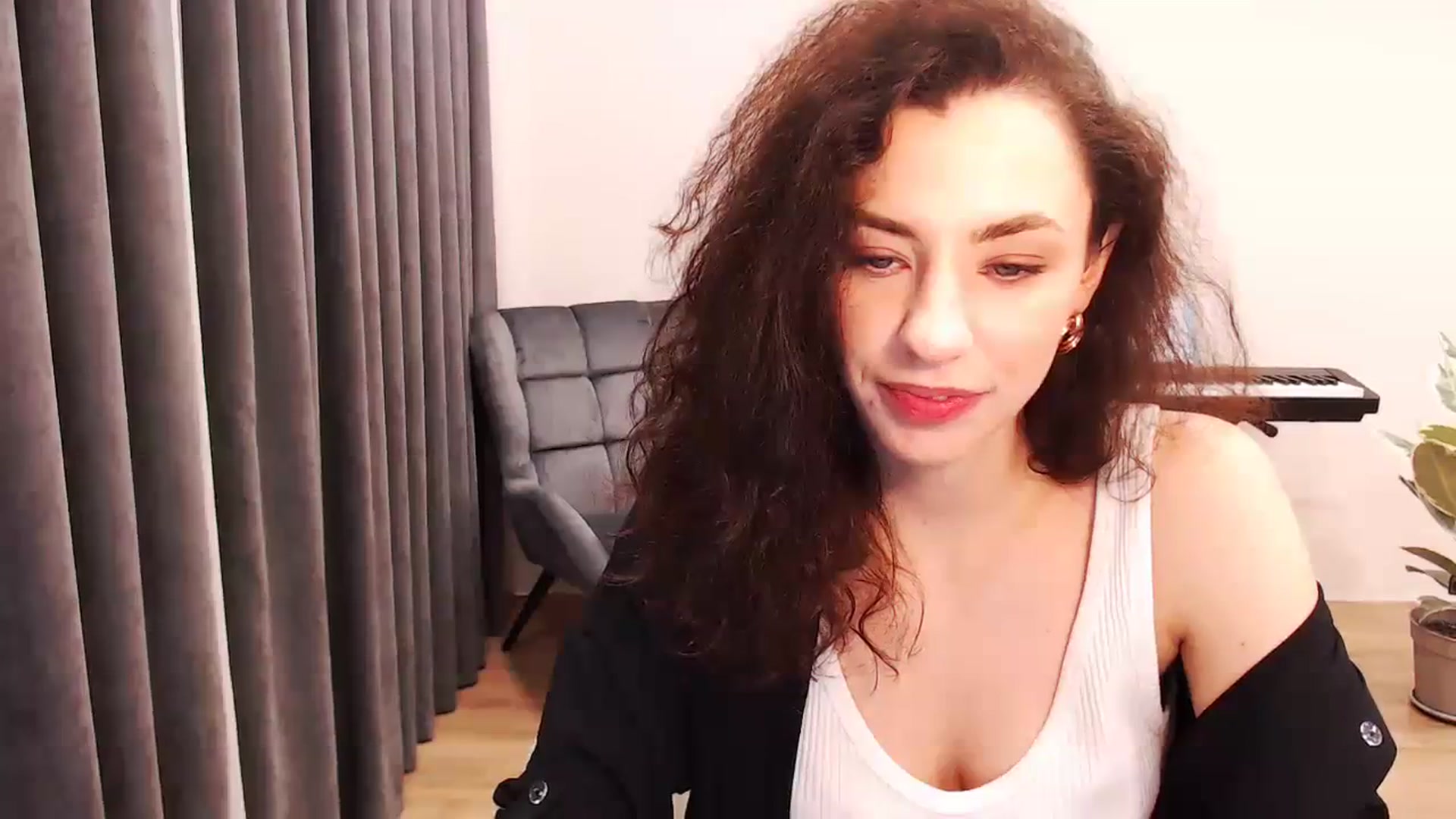 Gallery image thumbnail from Millla_Mi's myfreecams stream on, 01/27/2024, 21:51 image 8 of 20