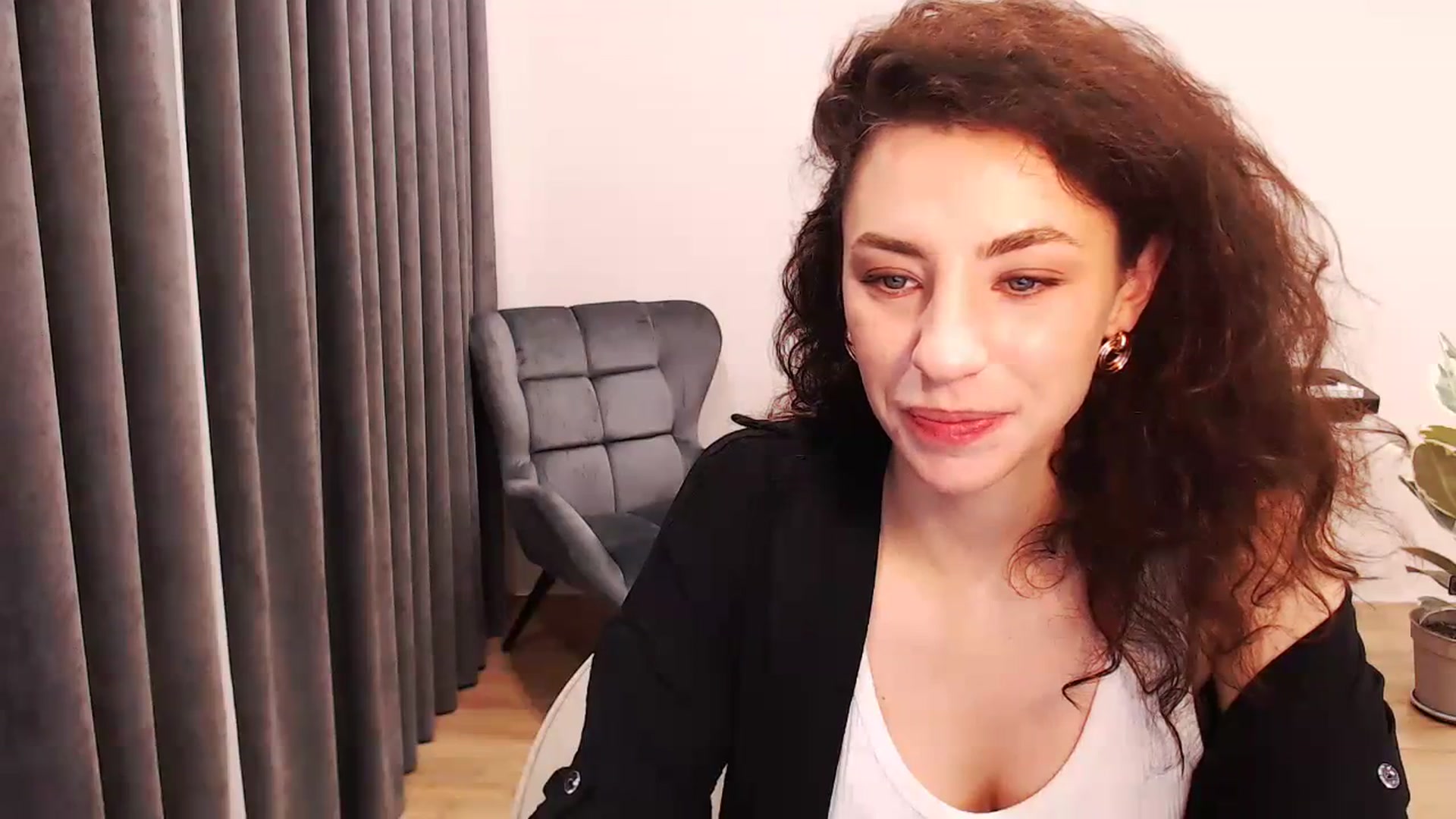 Gallery image thumbnail from Millla_Mi's myfreecams stream on, 01/27/2024, 21:51 image 14 of 20