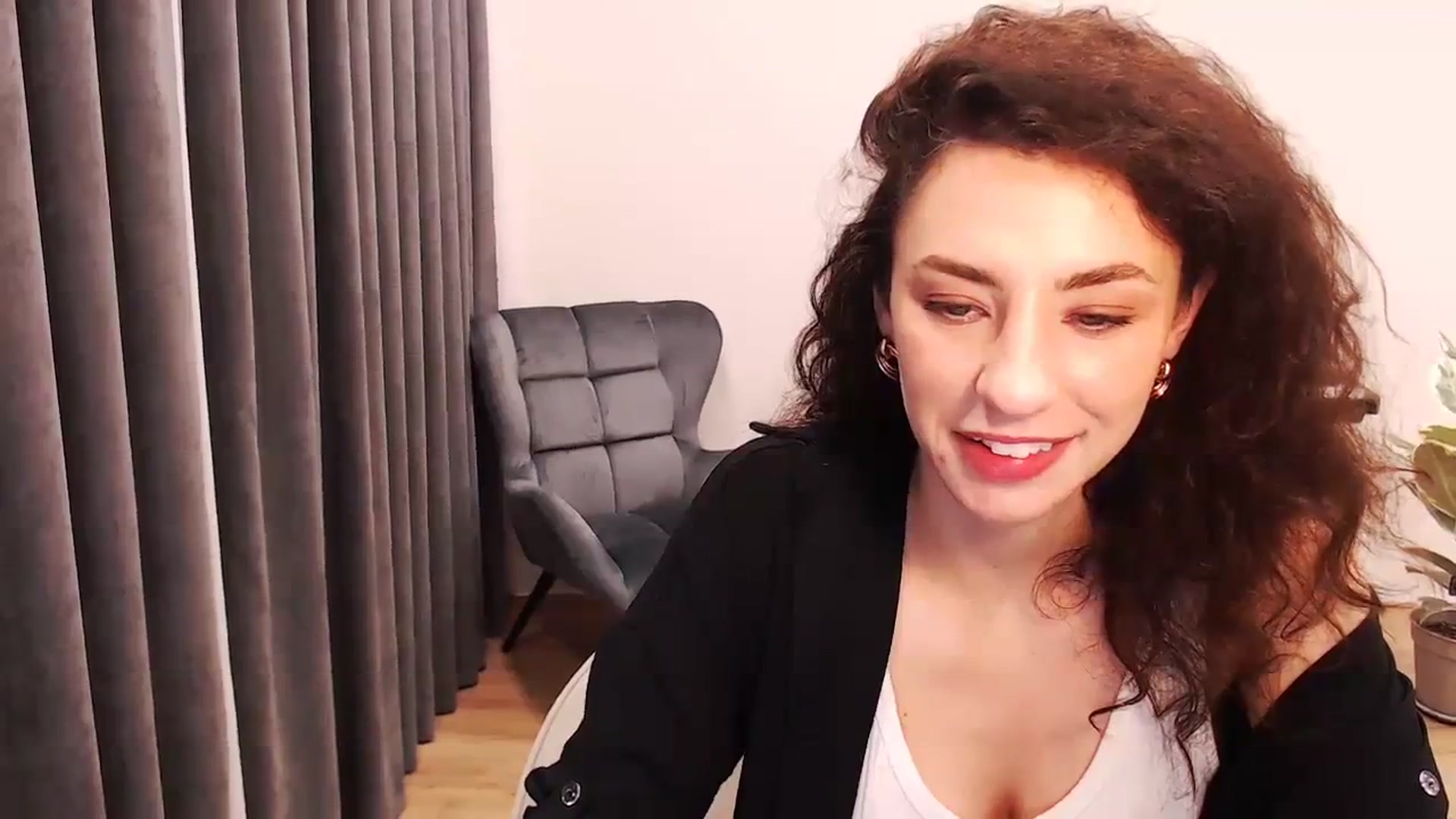 Gallery image thumbnail from Millla_Mi's myfreecams stream on, 01/27/2024, 21:51 image 16 of 20