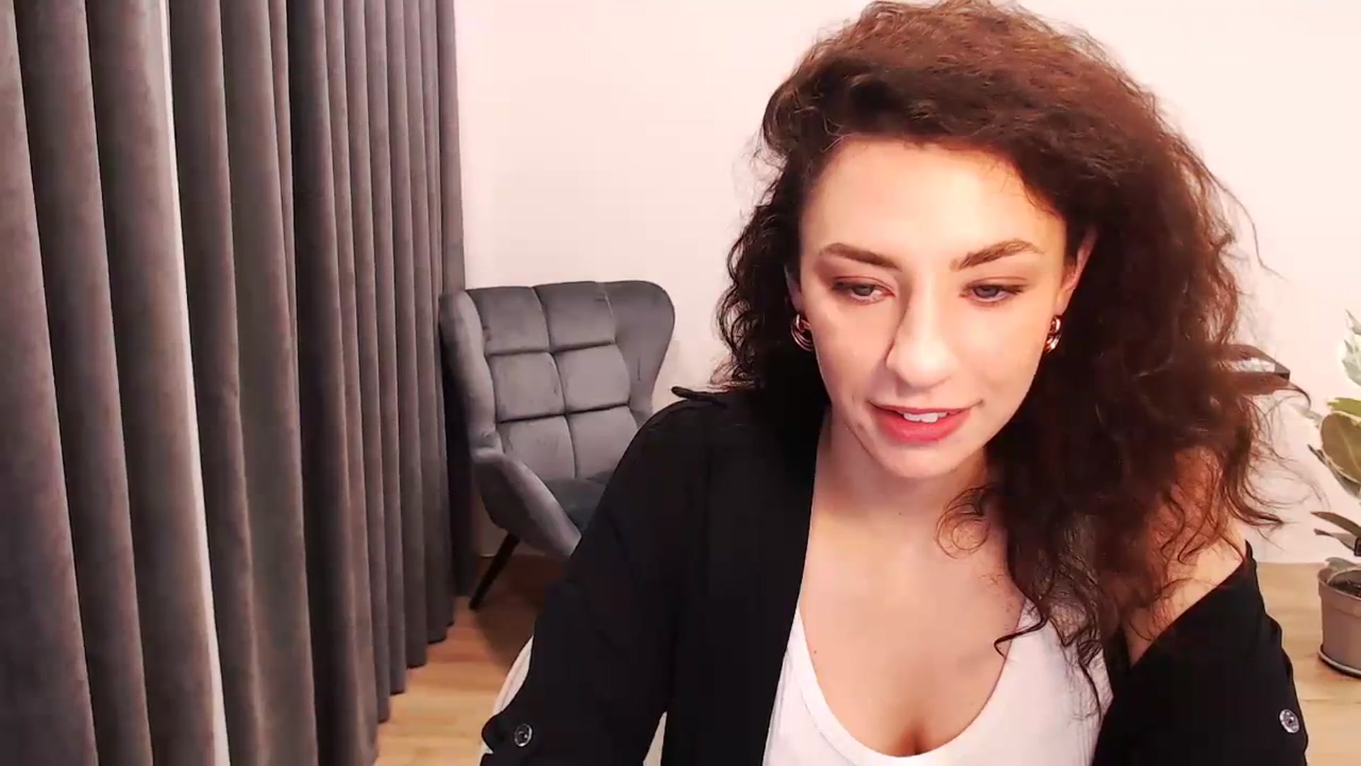 Gallery image thumbnail from Millla_Mi's myfreecams stream on, 01/27/2024, 21:51 image 13 of 20