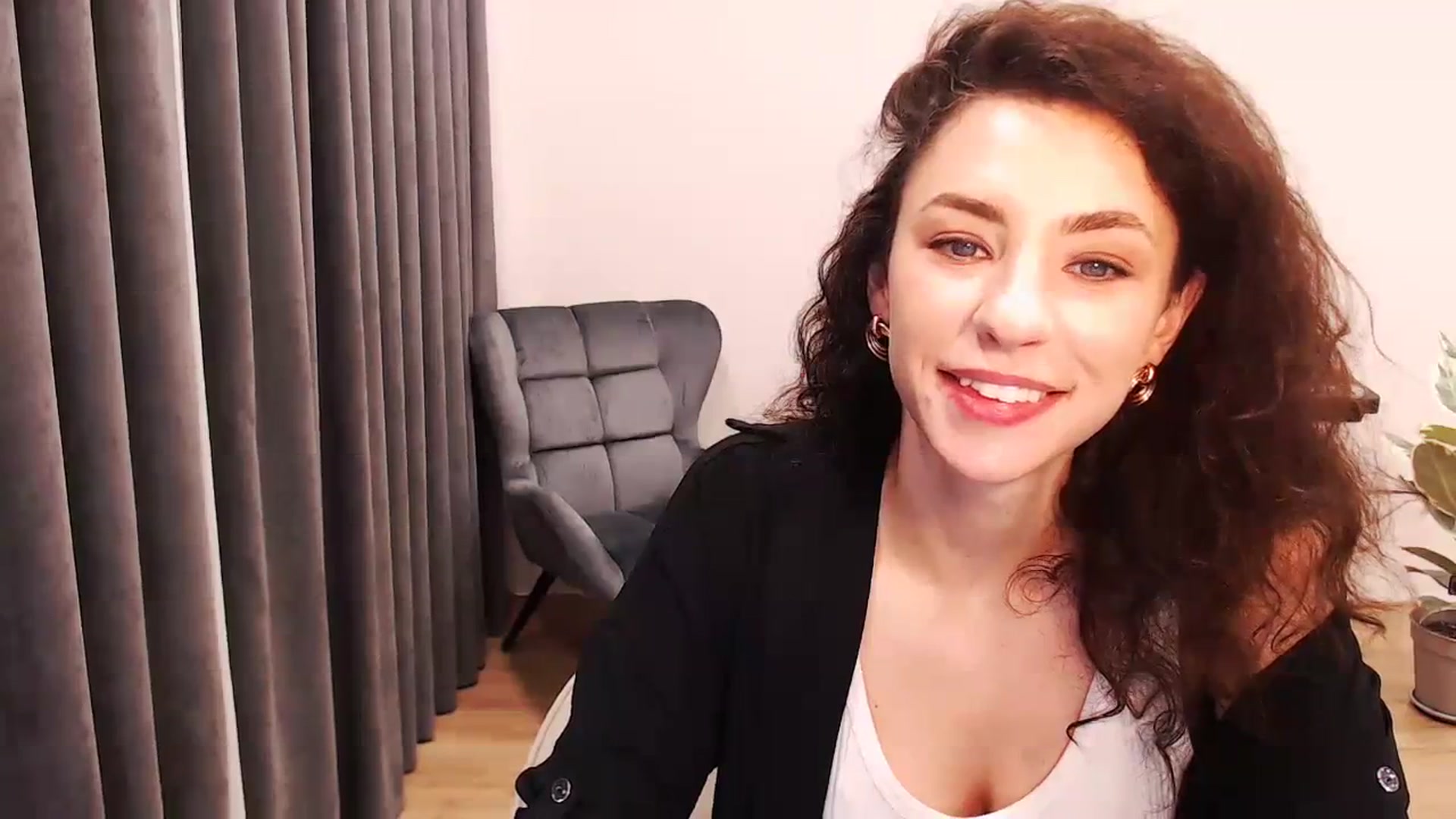 Gallery image thumbnail from Millla_Mi's myfreecams stream on, 01/27/2024, 21:51 image 15 of 20