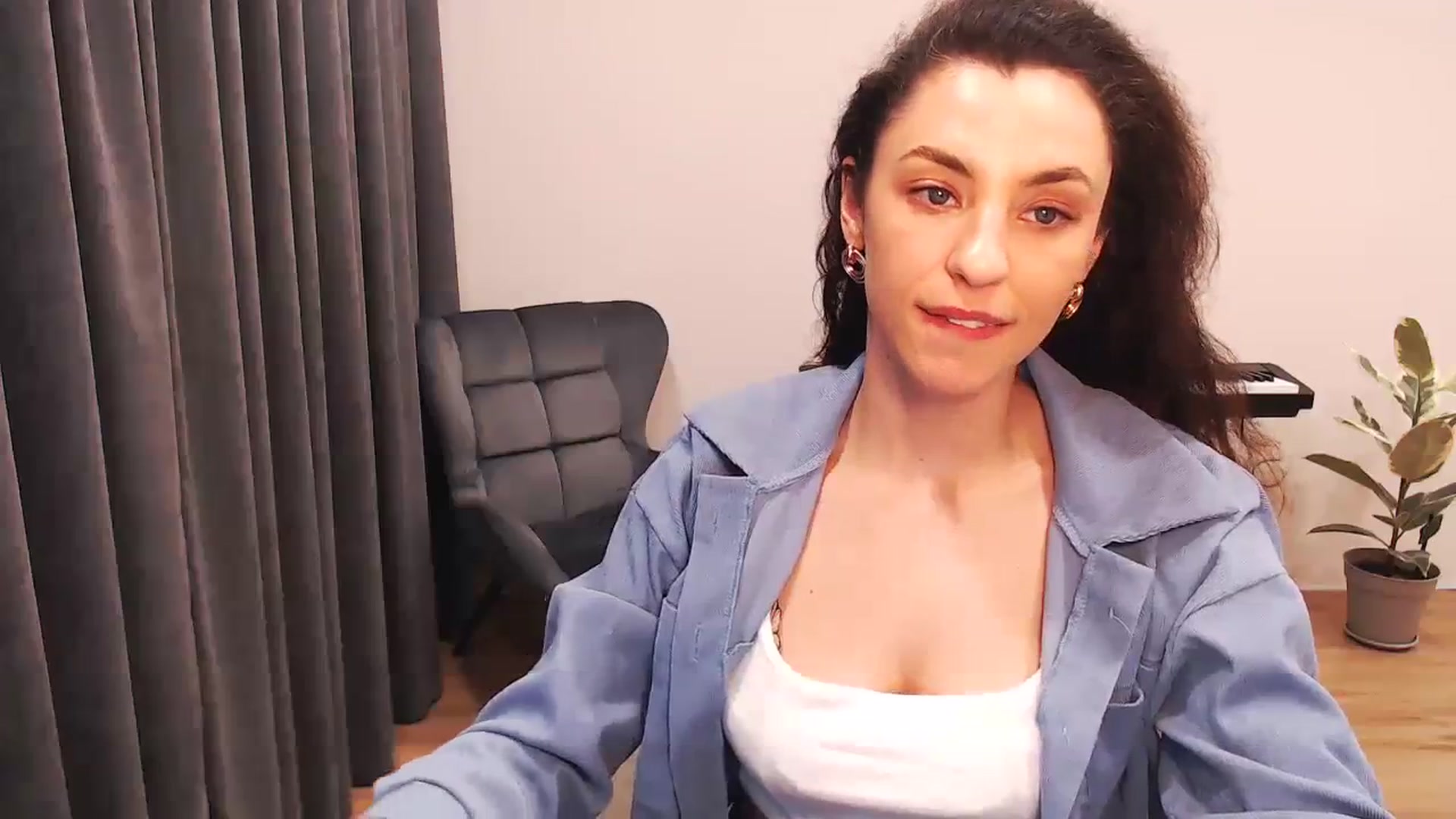 Gallery image thumbnail from Millla_Mi's myfreecams stream on, 02/04/2024, 20:57 image 9 of 20