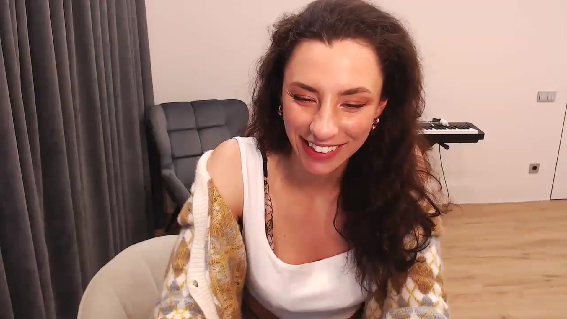 Gallery image thumbnail from Millla_Mi's myfreecams stream on, 02/18/2024, 22:31 image 8 of 20