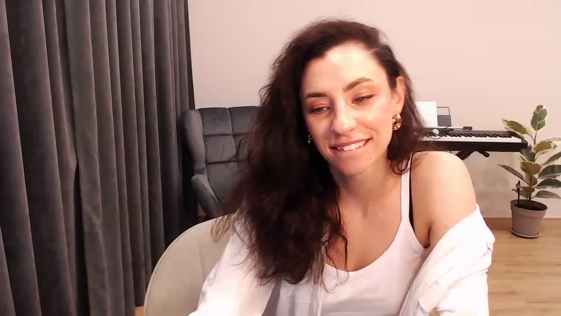 Gallery image thumbnail from Millla_Mi's myfreecams stream on, 03/10/2024, 15:30 image 16 of 20