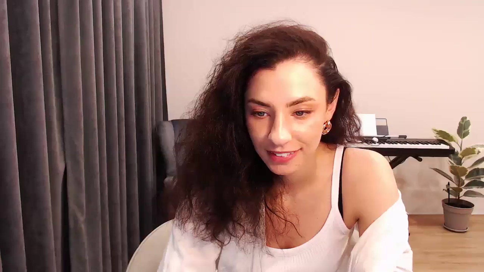 Gallery image thumbnail from Millla_Mi's myfreecams stream on, 03/10/2024, 15:30 image 3 of 20
