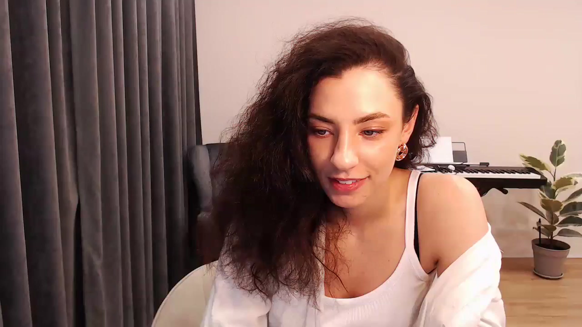 Gallery image thumbnail from Millla_Mi's myfreecams stream on, 03/10/2024, 15:30 image 1 of 20