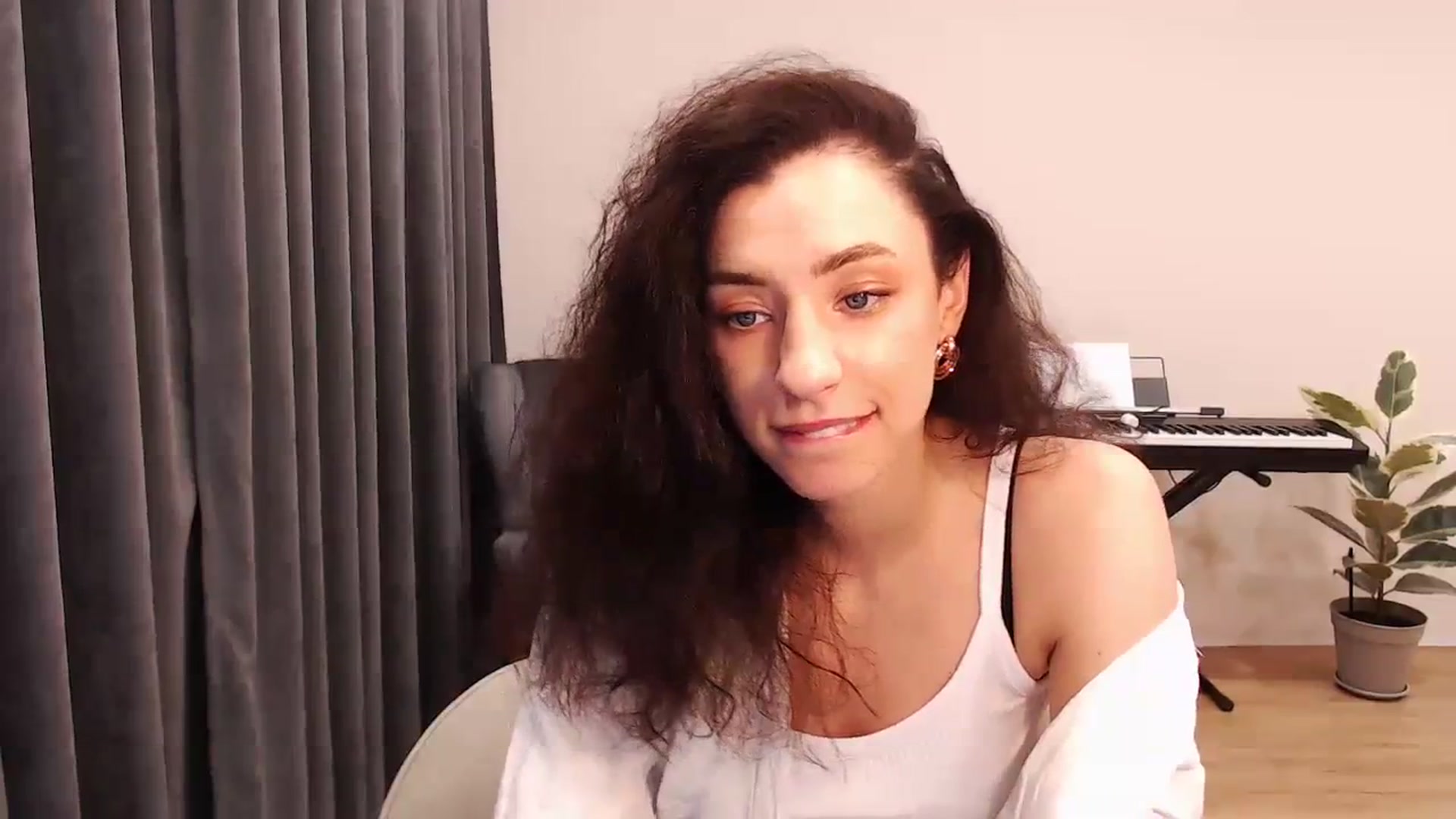 Gallery image thumbnail from Millla_Mi's myfreecams stream on, 03/10/2024, 15:30 image 5 of 20