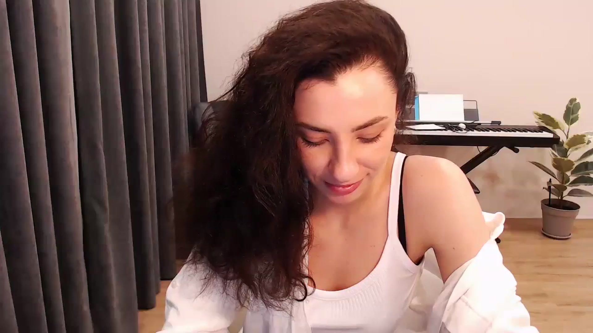 Gallery image thumbnail from Millla_Mi's myfreecams stream on, 03/10/2024, 20:56 image 8 of 20