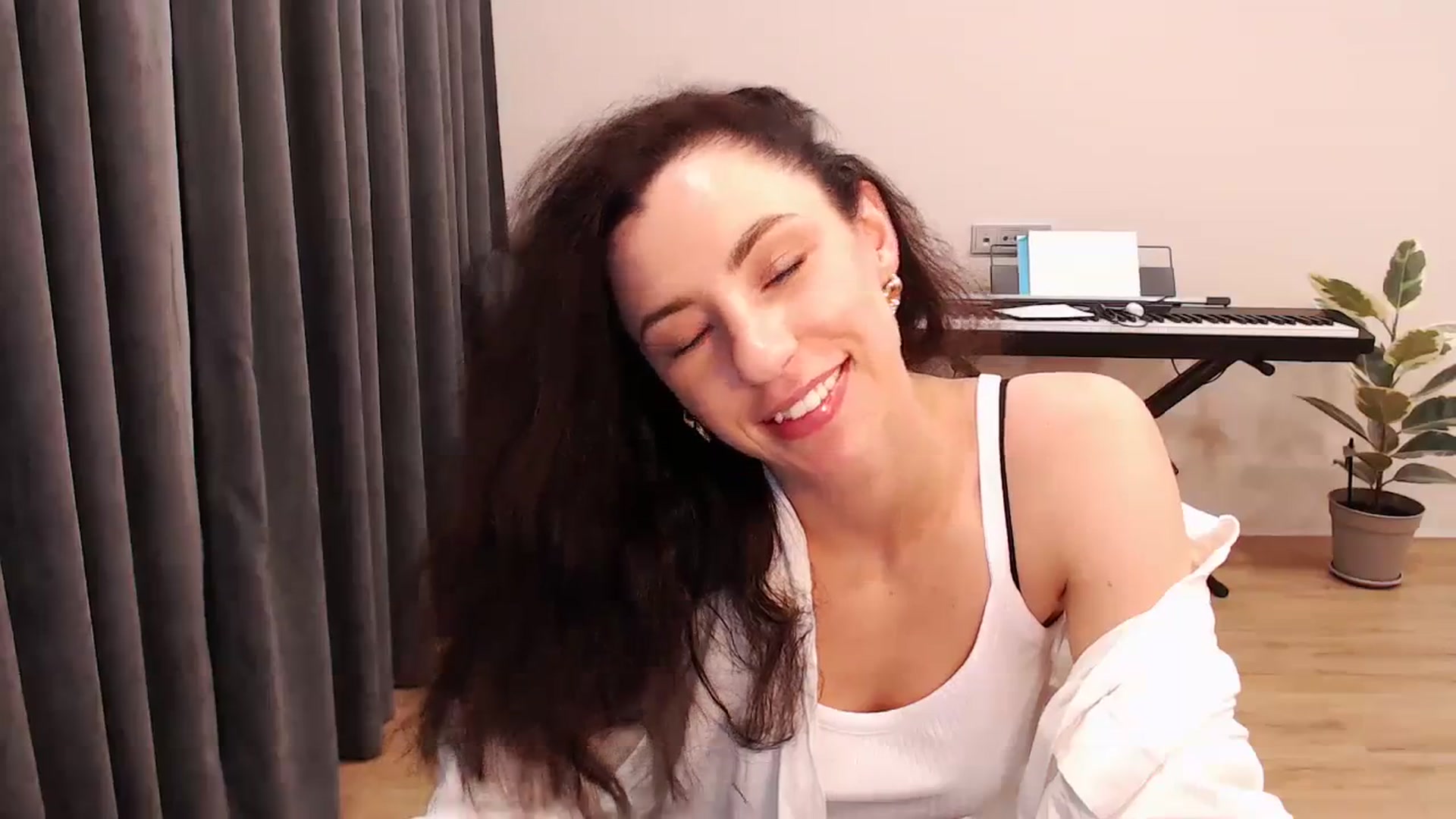 Gallery image thumbnail from Millla_Mi's myfreecams stream on, 03/10/2024, 20:56 image 9 of 20