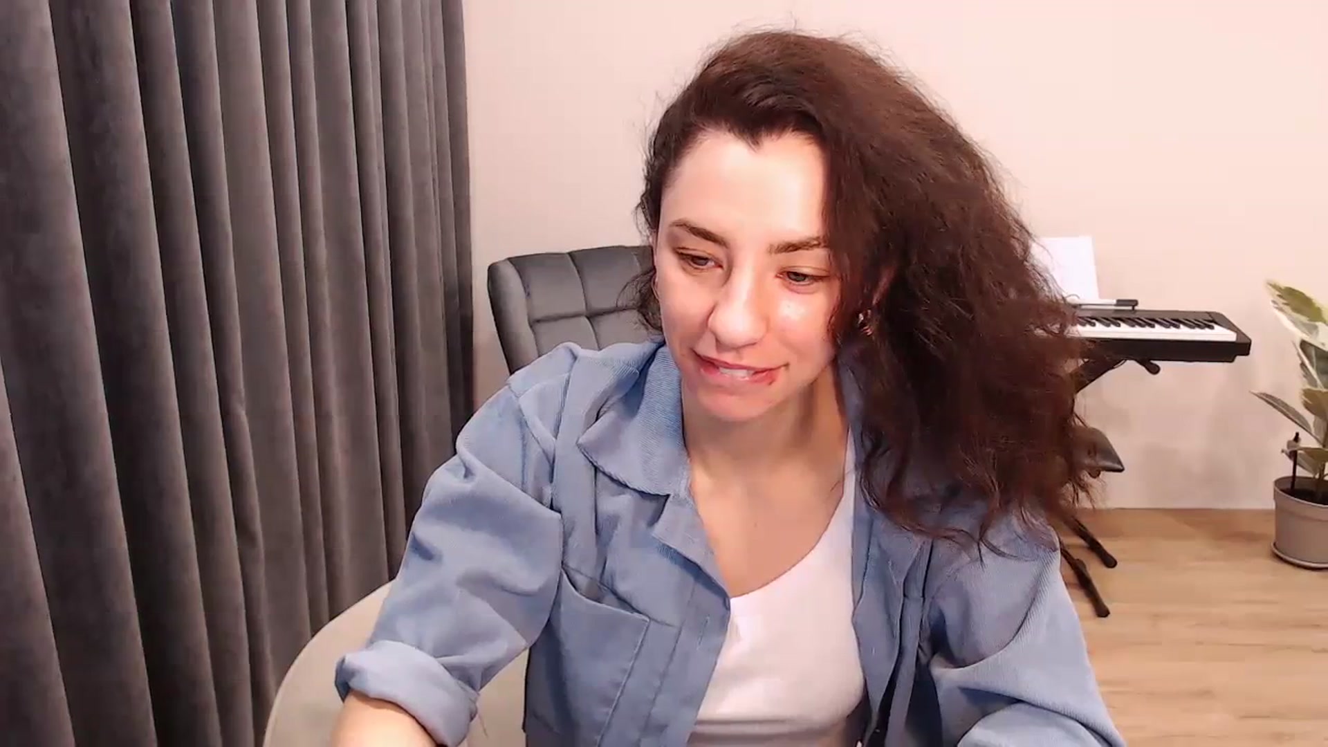 Gallery image thumbnail from Millla_Mi's myfreecams stream on, 03/14/2024, 07:03 image 5 of 20